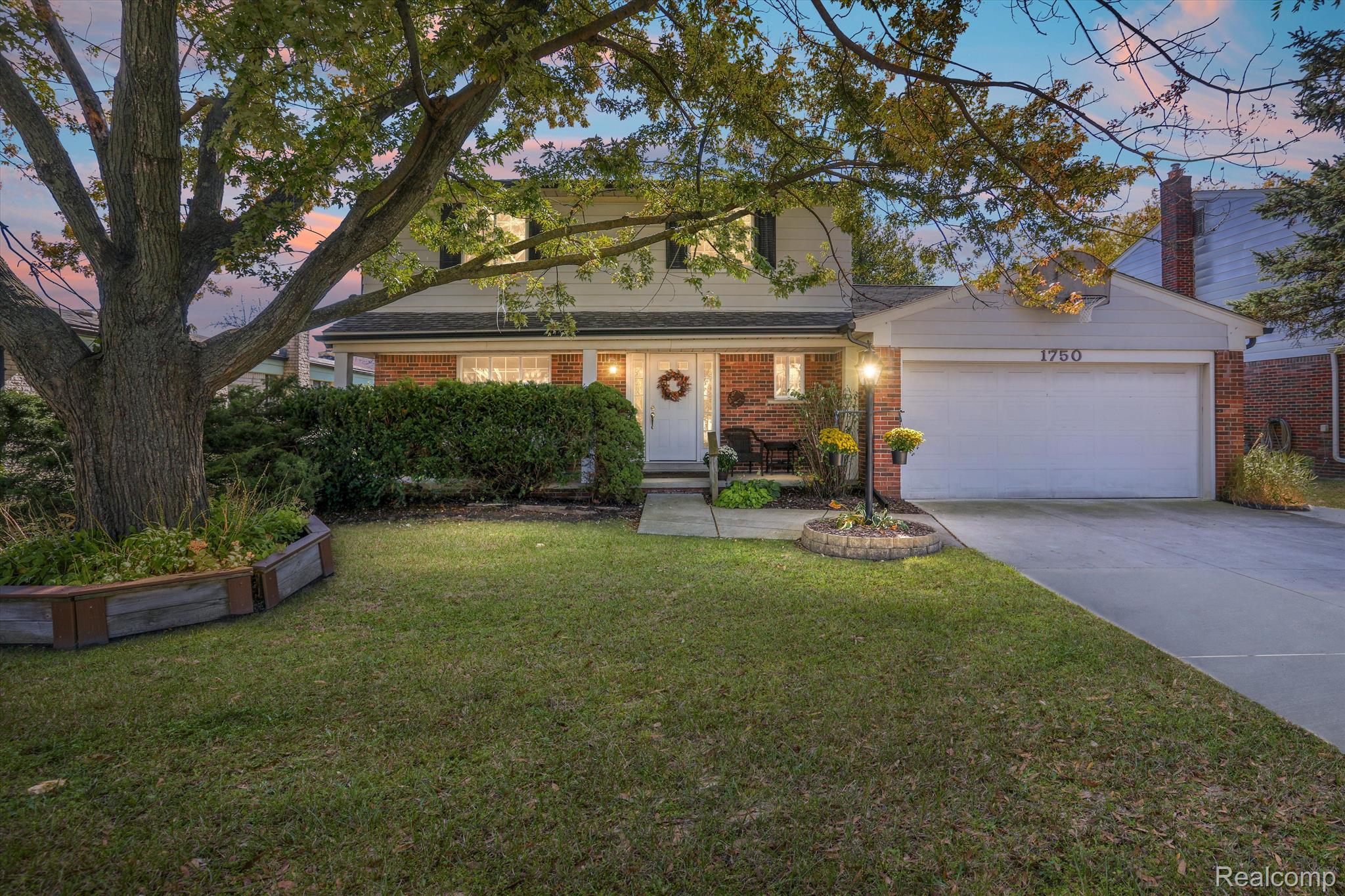 1750 BRIARWOOD Drive