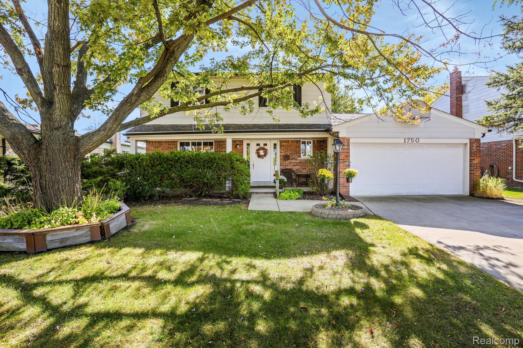 1750 BRIARWOOD Drive