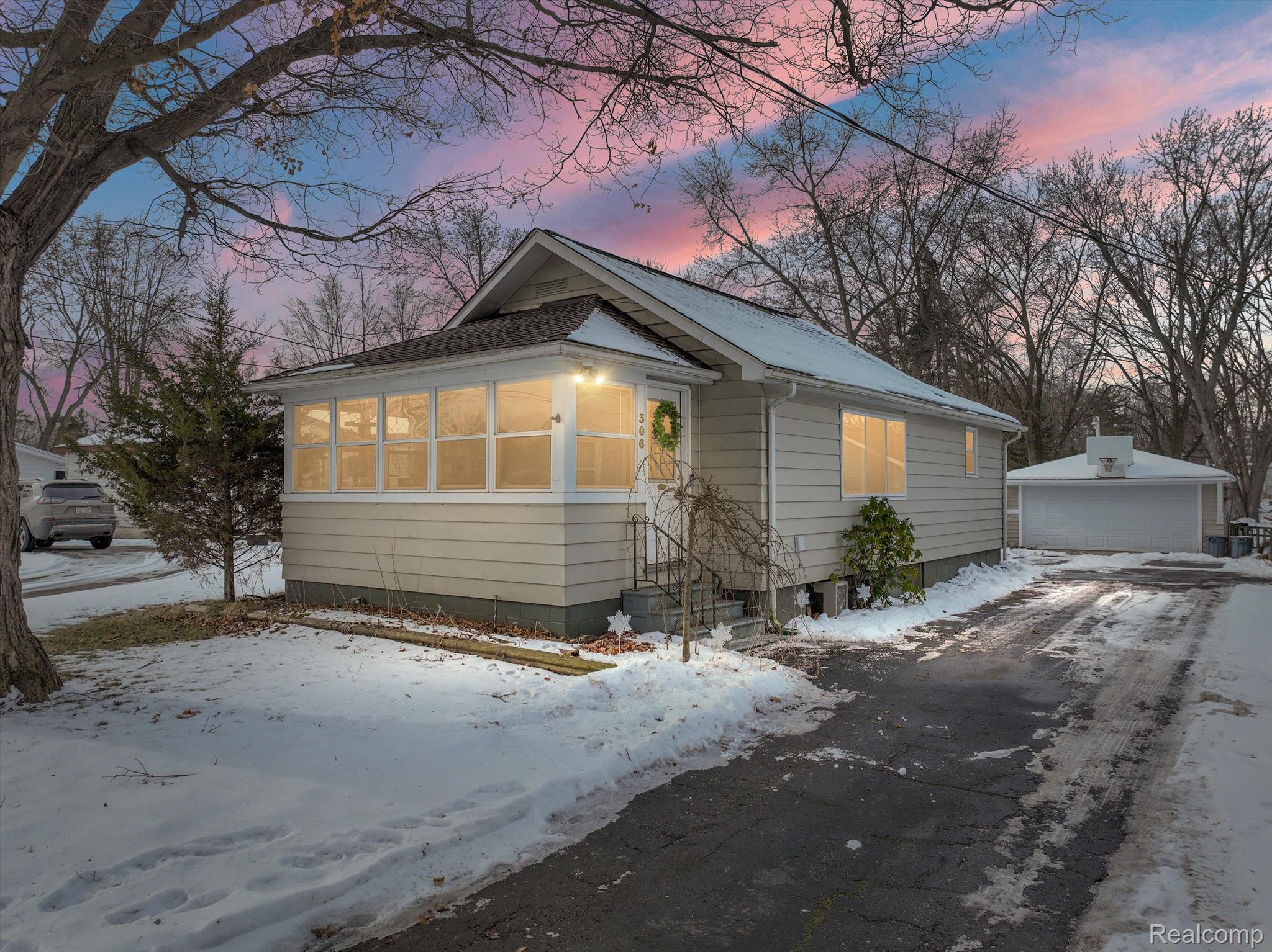 306 OAKMONT