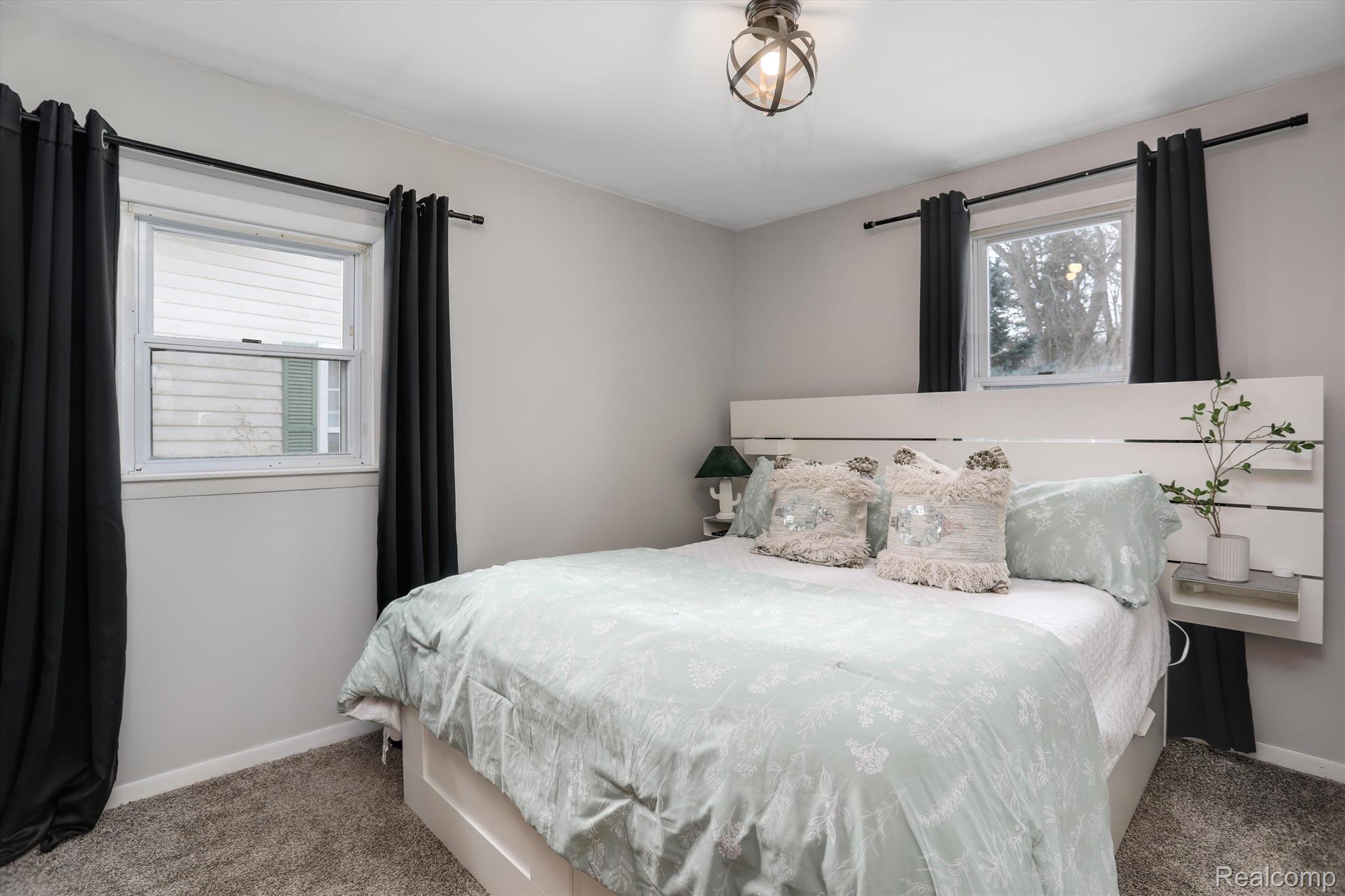 306 OAKMONT