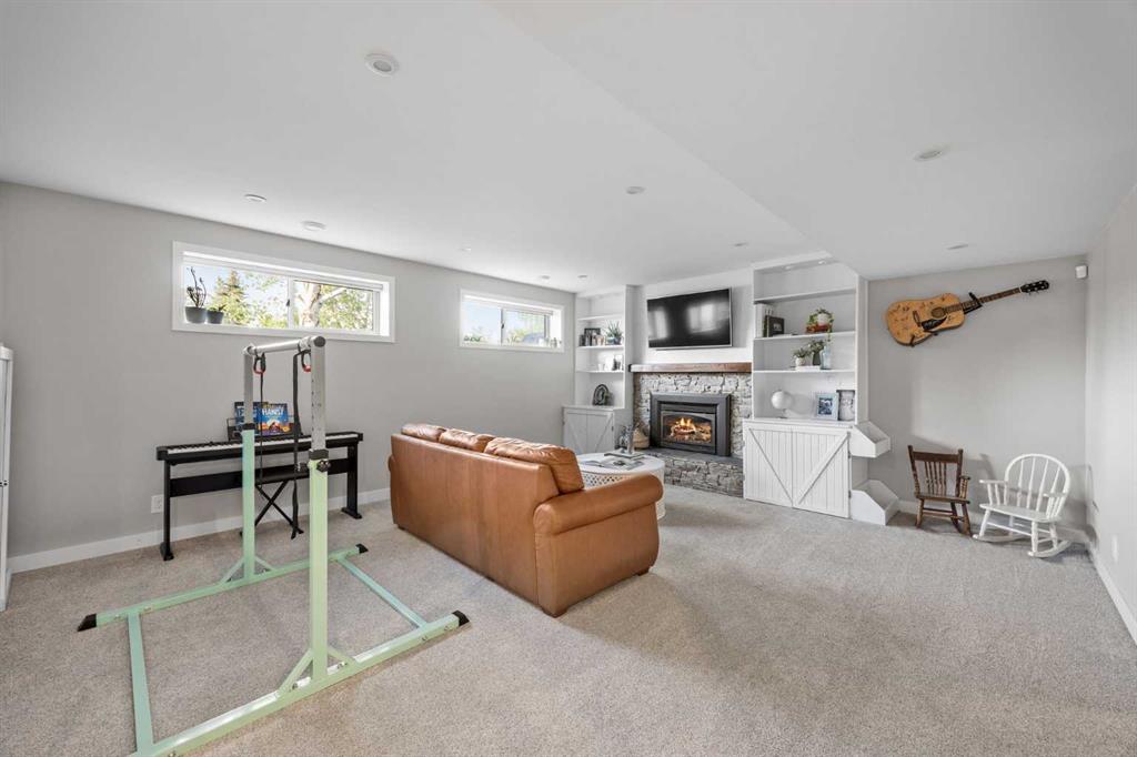 111 Silvergrove Green NW
