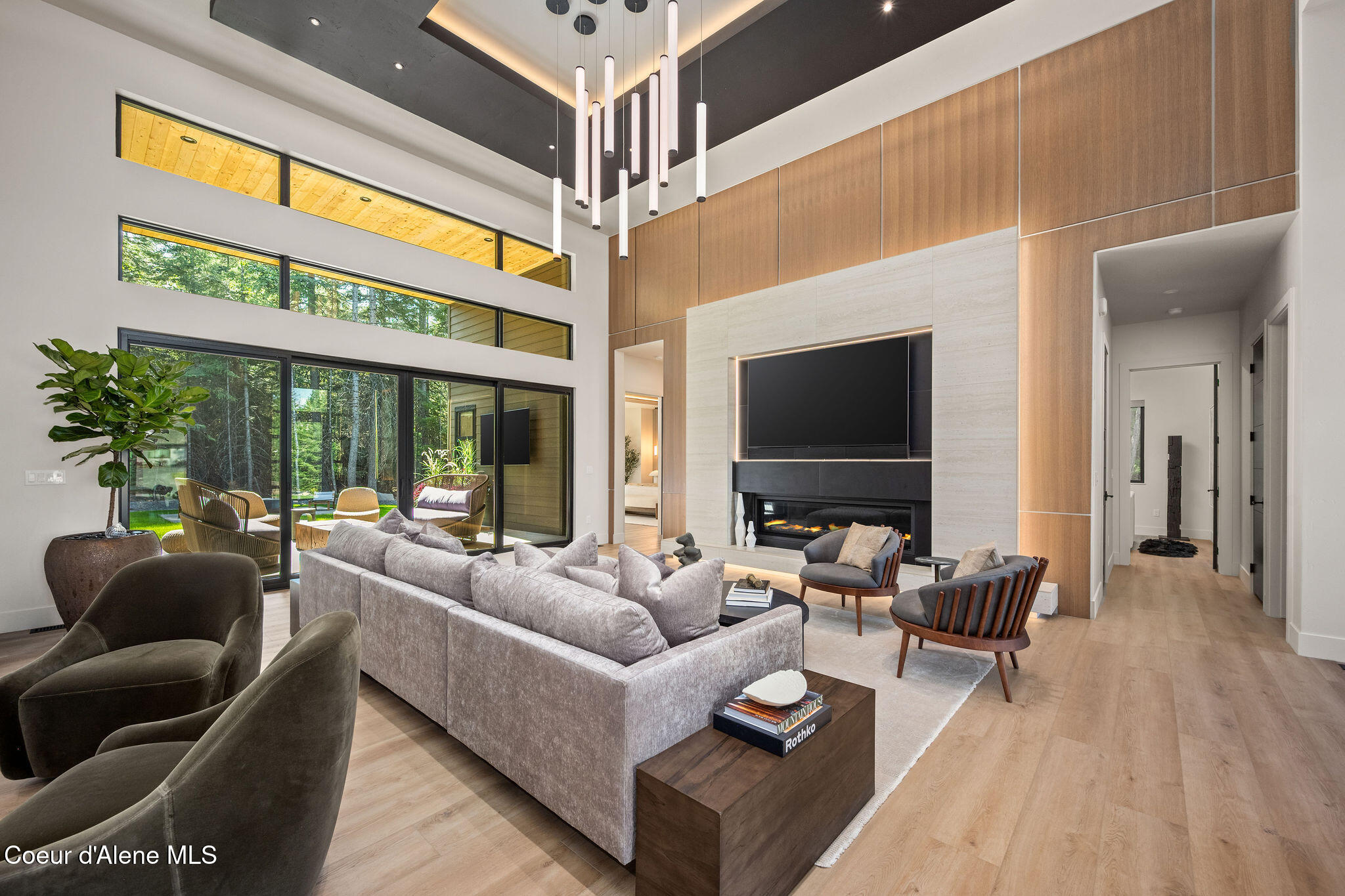 L6 B8 W Winray Drive