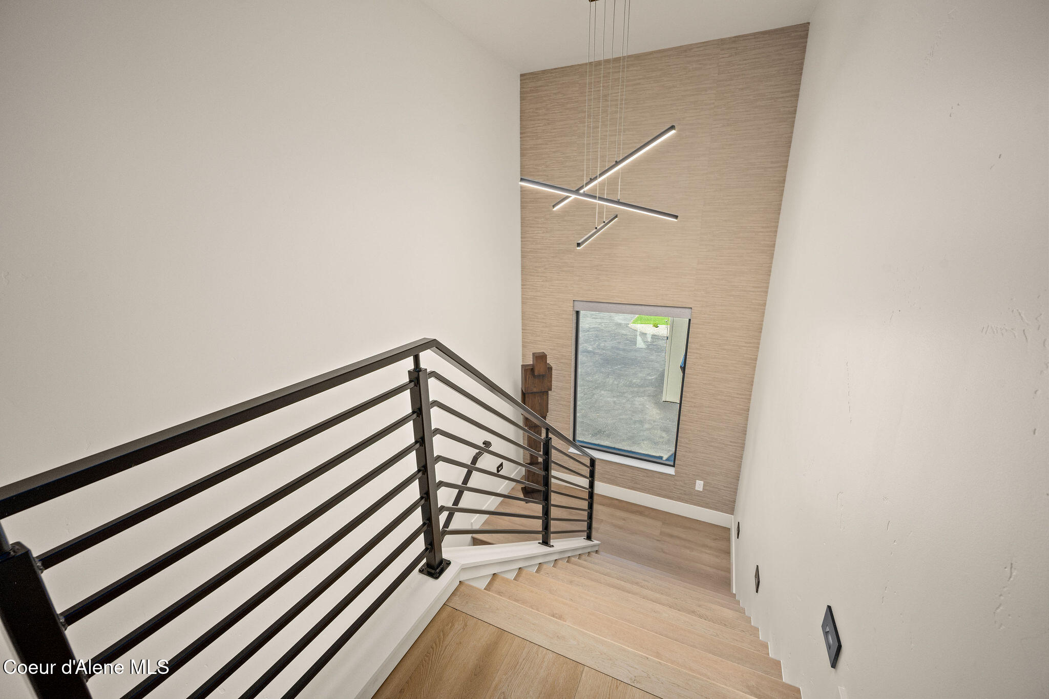 L6 B8 W Winray Drive