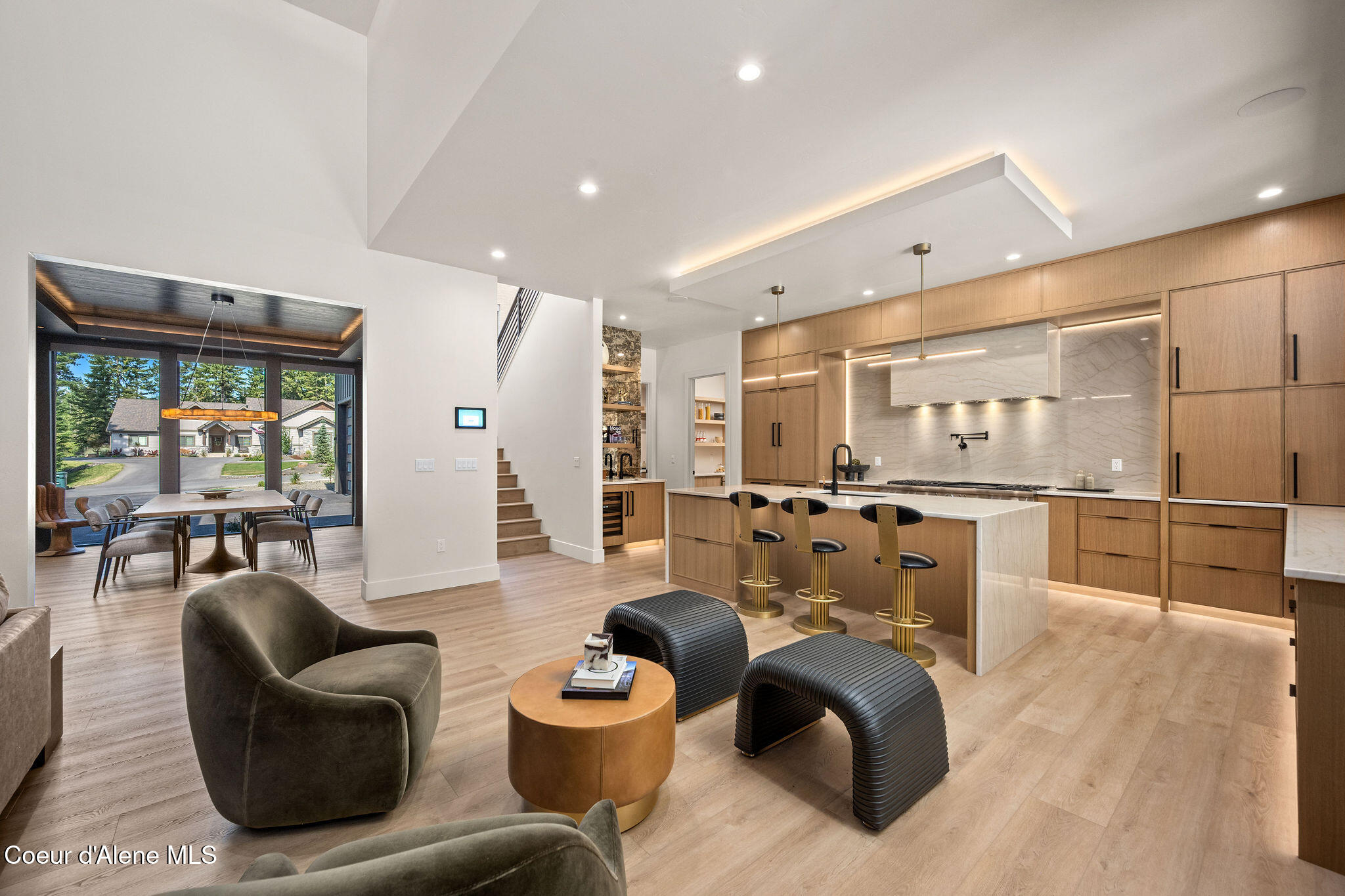 L6 B8 W Winray Drive