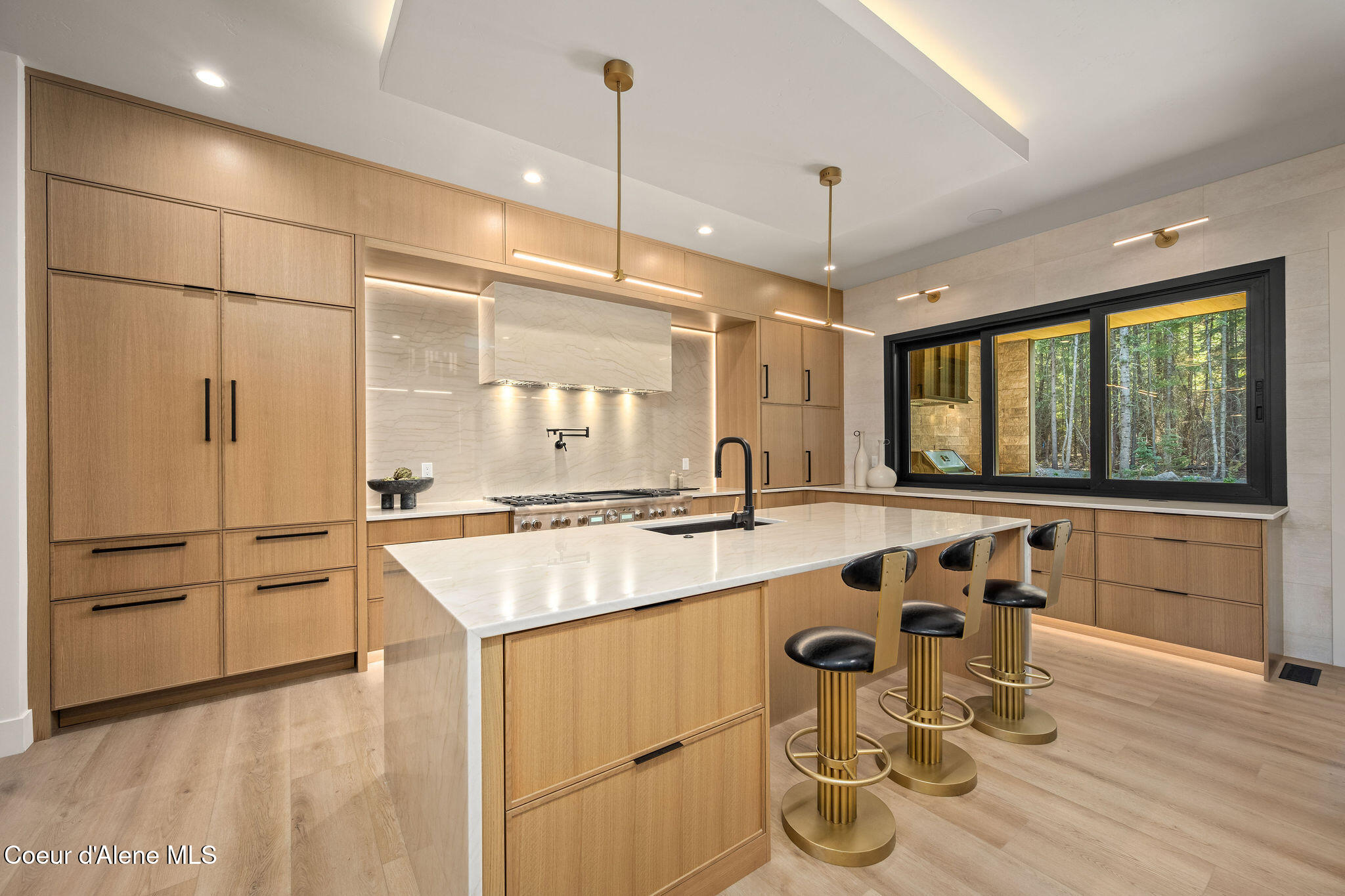 L6 B8 W Winray Drive