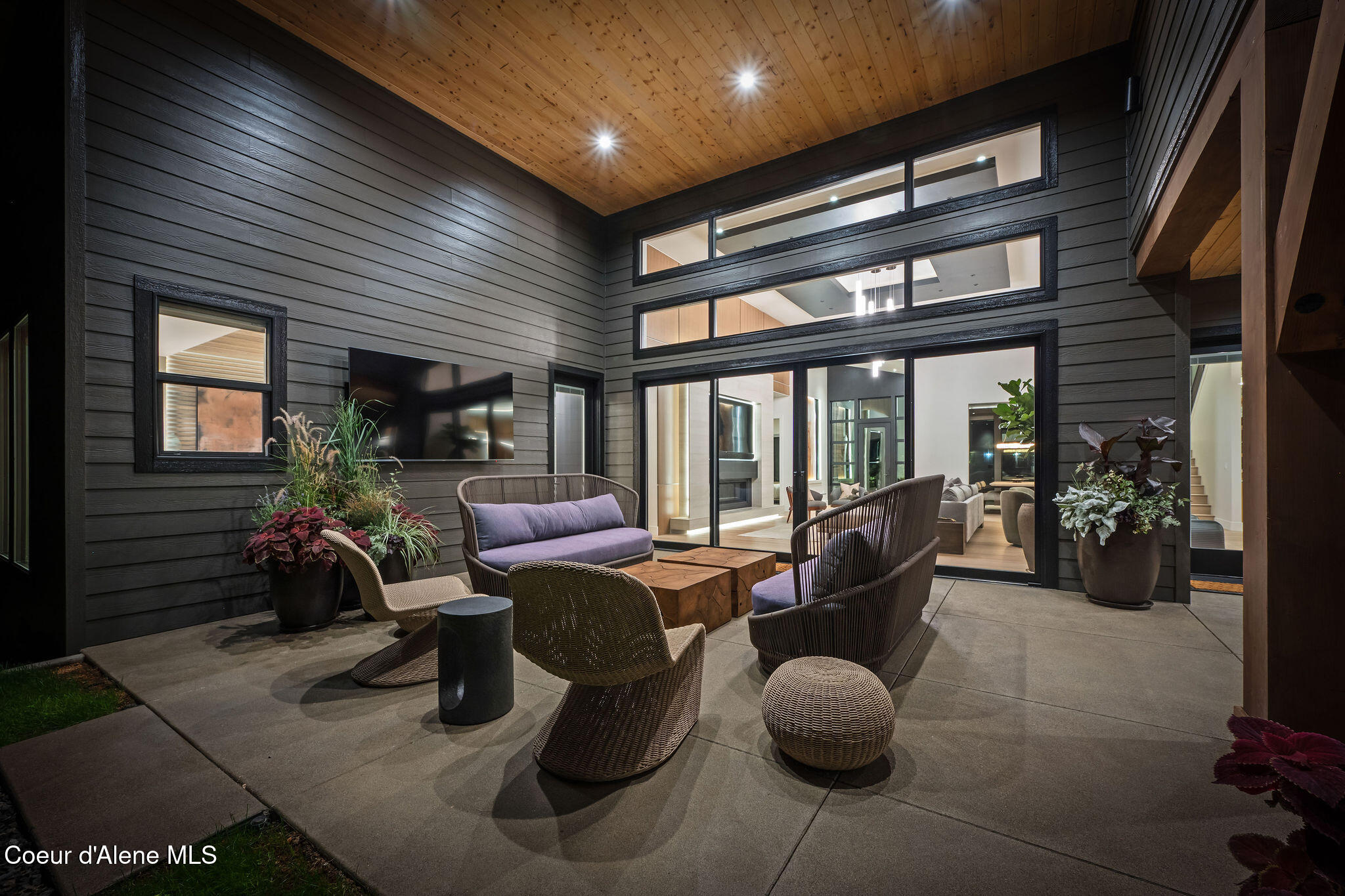 L6 B8 W Winray Drive