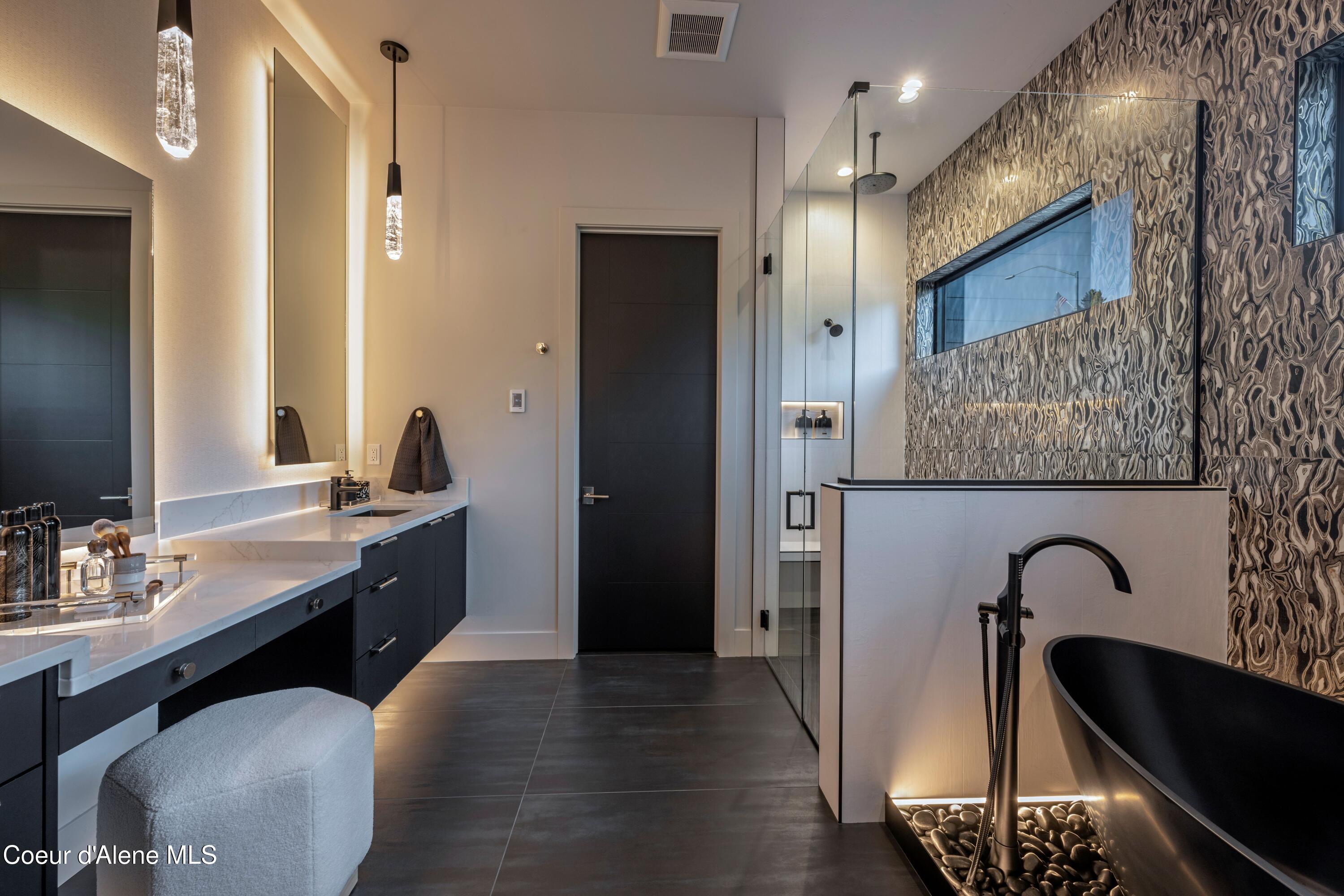 809 E SHERMAN AVE, Coeur d'Alene