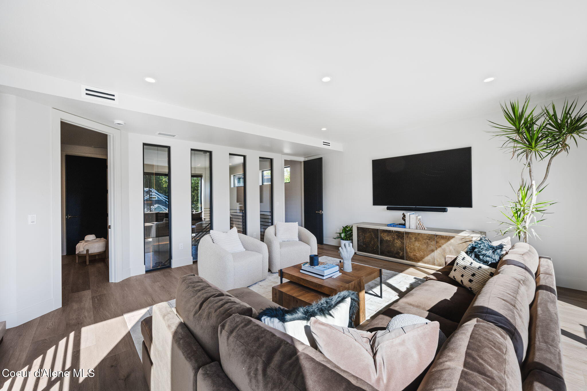 809 E SHERMAN AVE, Coeur d'Alene