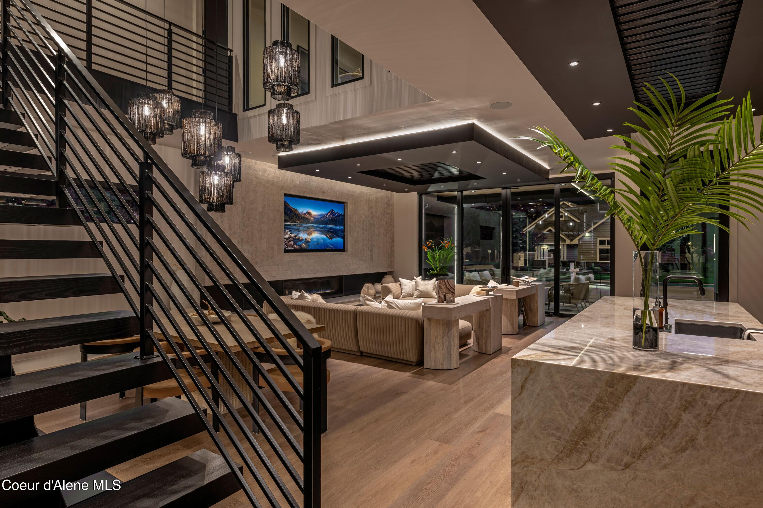 809 E SHERMAN AVE, Coeur d'Alene