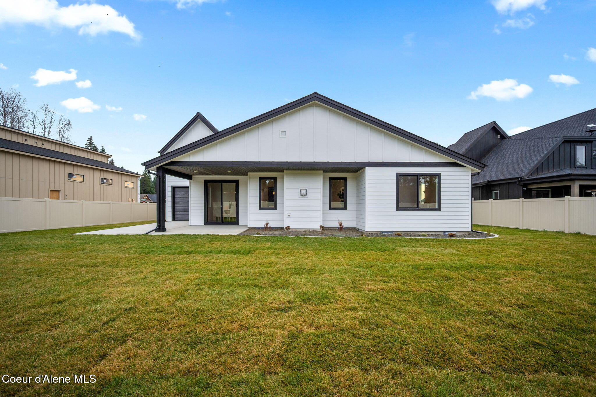 1215 E SLEEPING DEER AVE