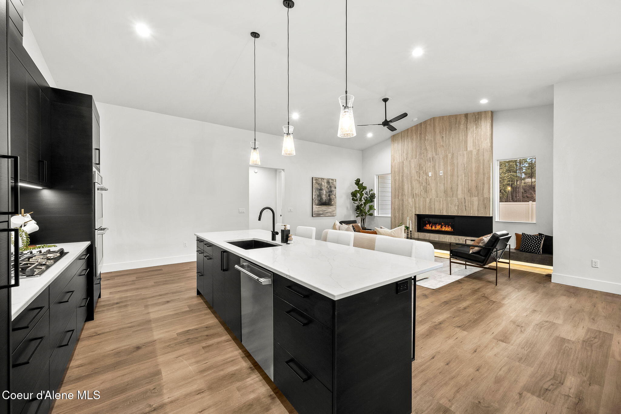 1215 E SLEEPING DEER AVE