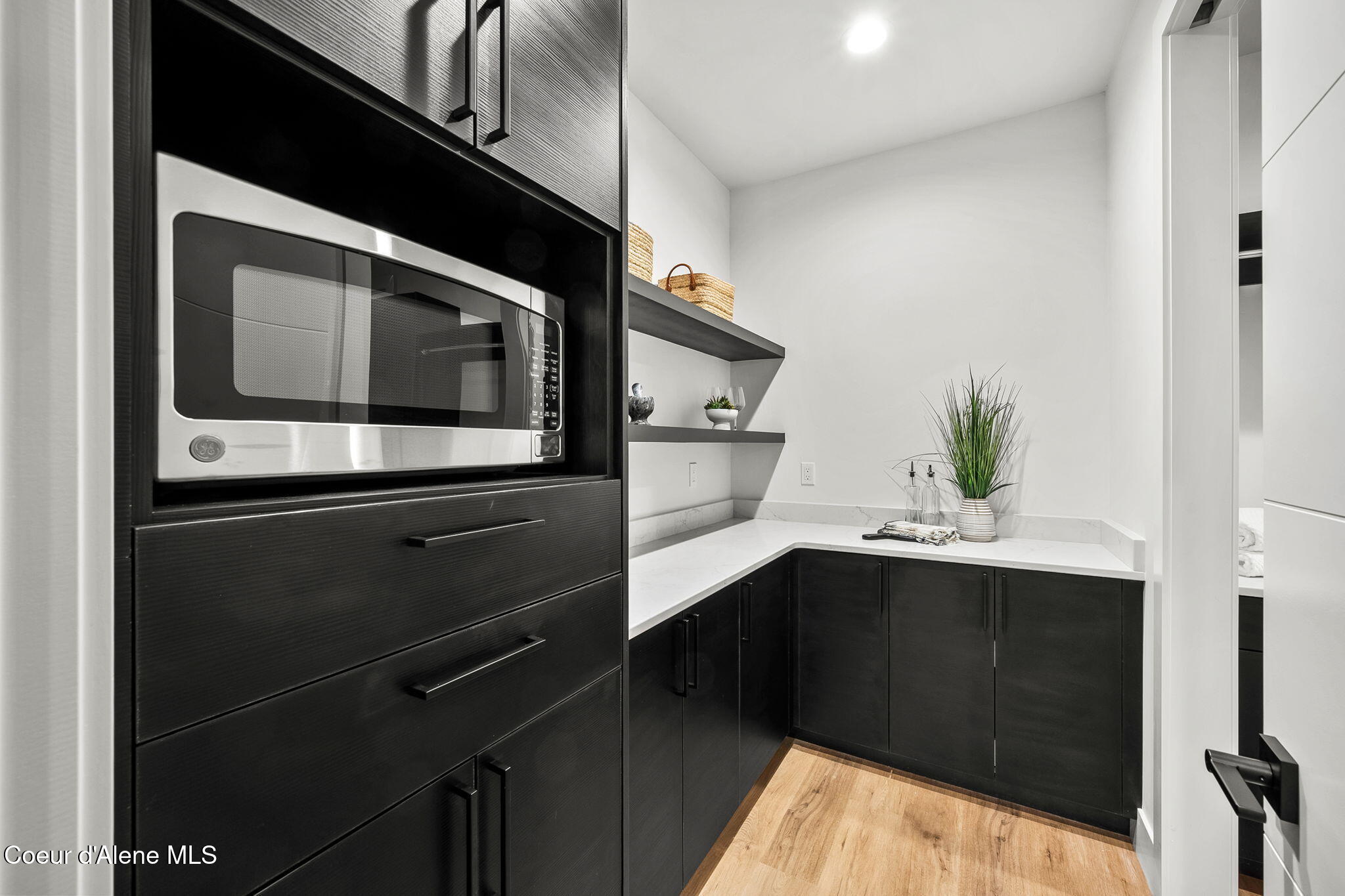 1215 E SLEEPING DEER AVE