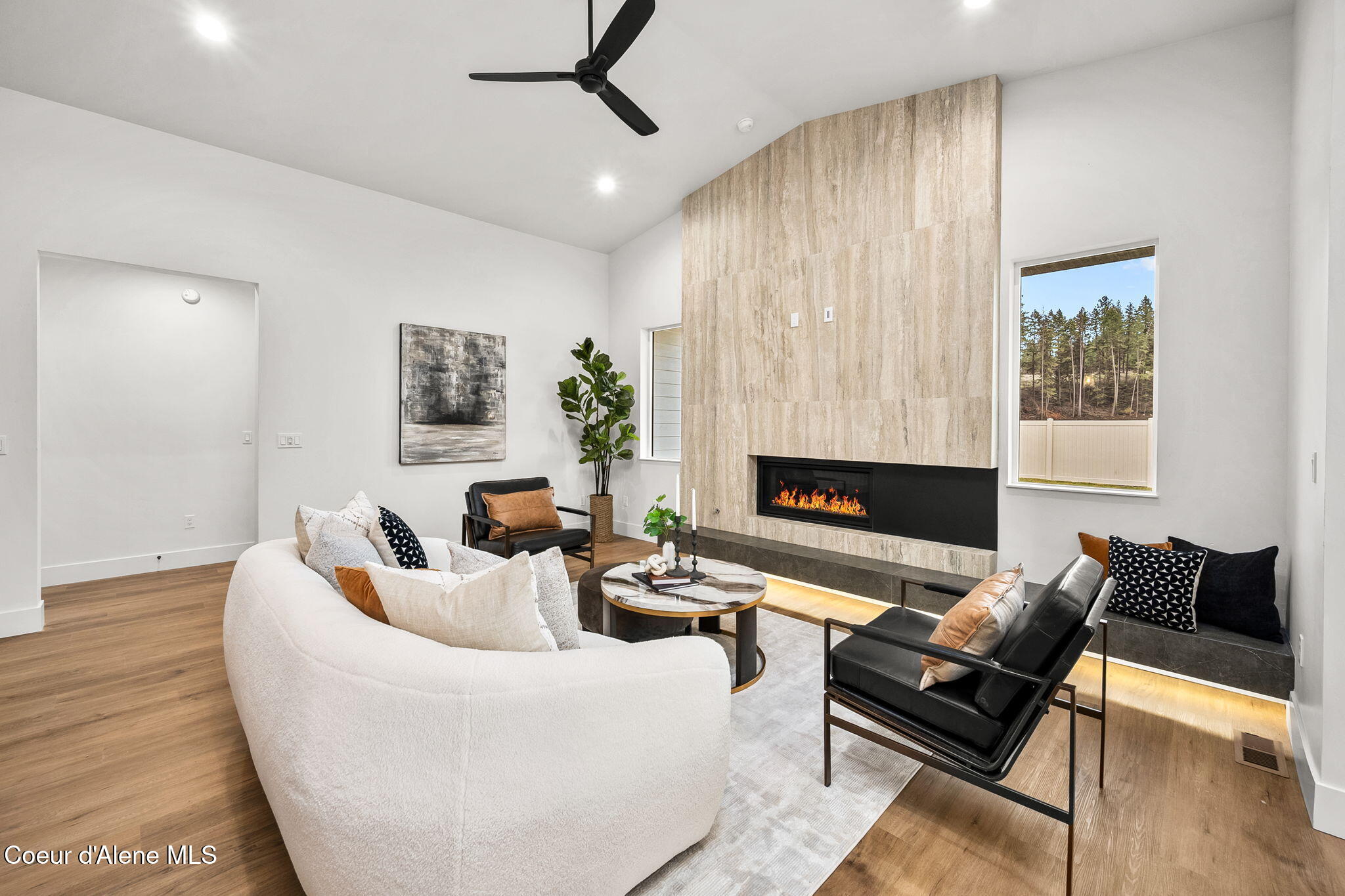 1215 E SLEEPING DEER AVE