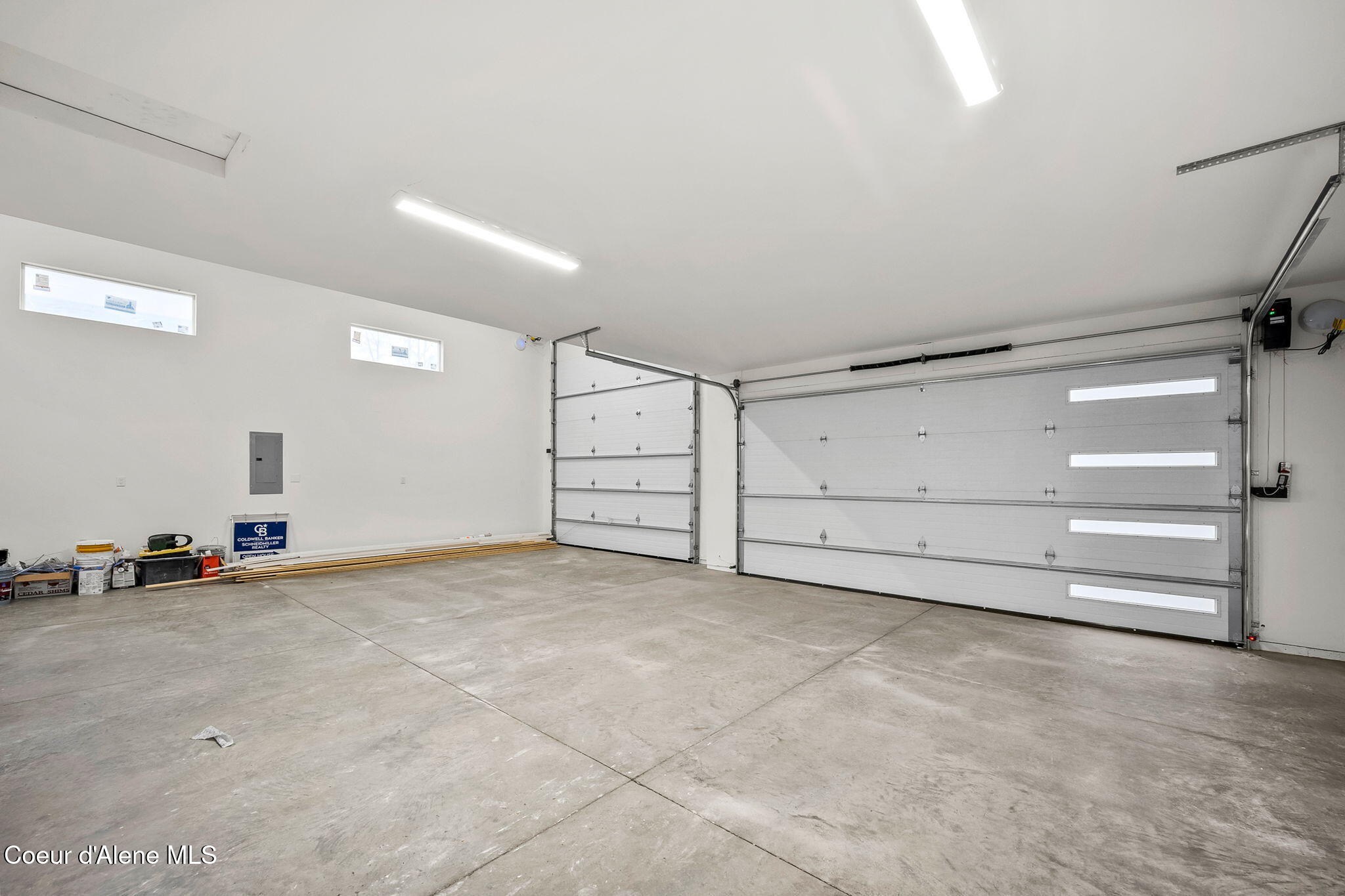 1215 E SLEEPING DEER AVE