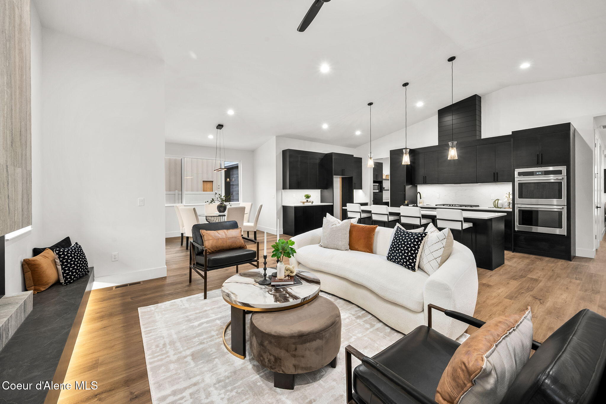 1215 E SLEEPING DEER AVE