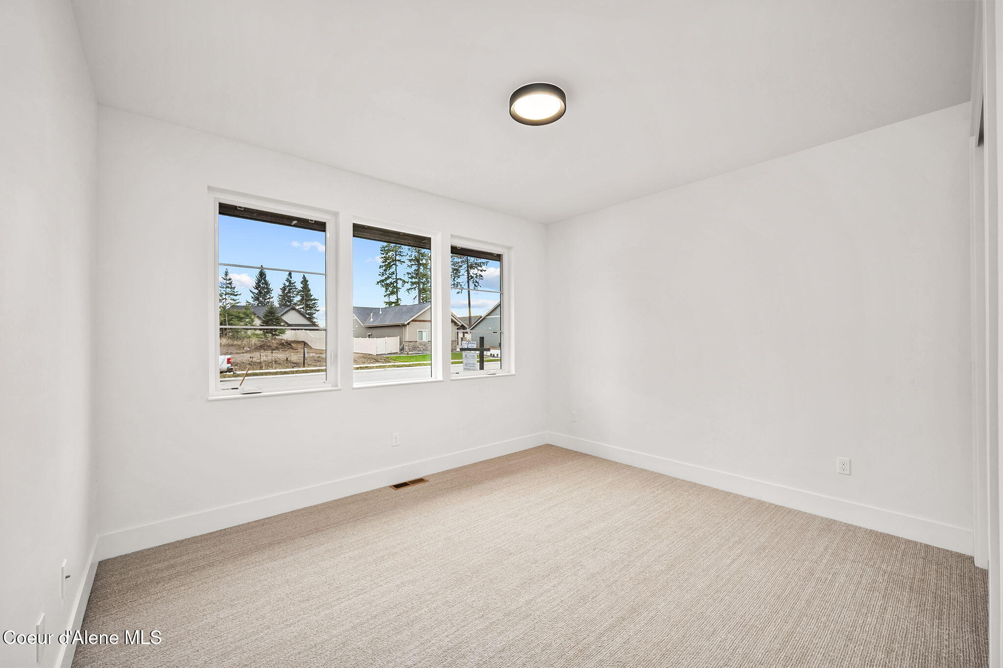 1215 E SLEEPING DEER AVE