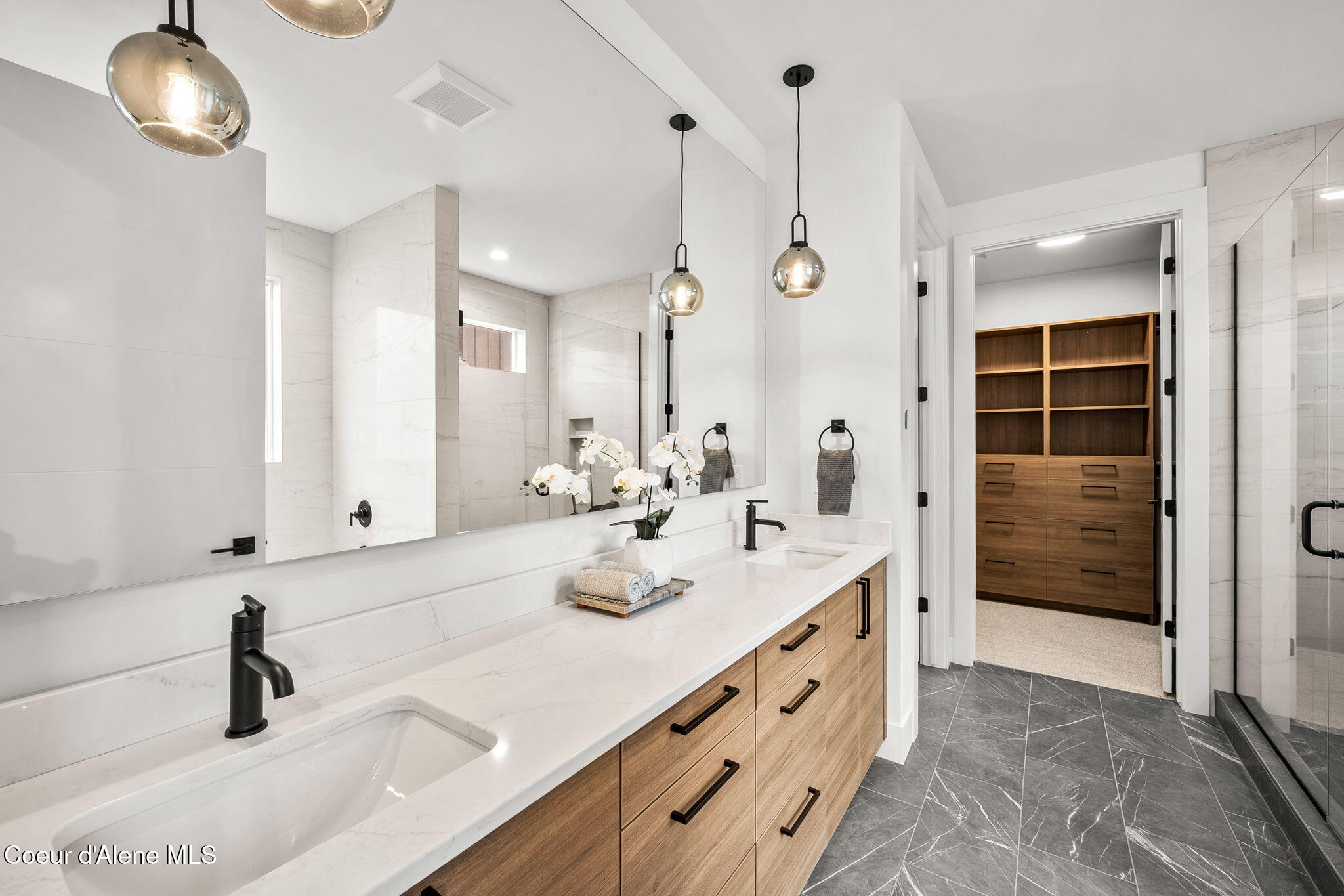 1215 E SLEEPING DEER AVE