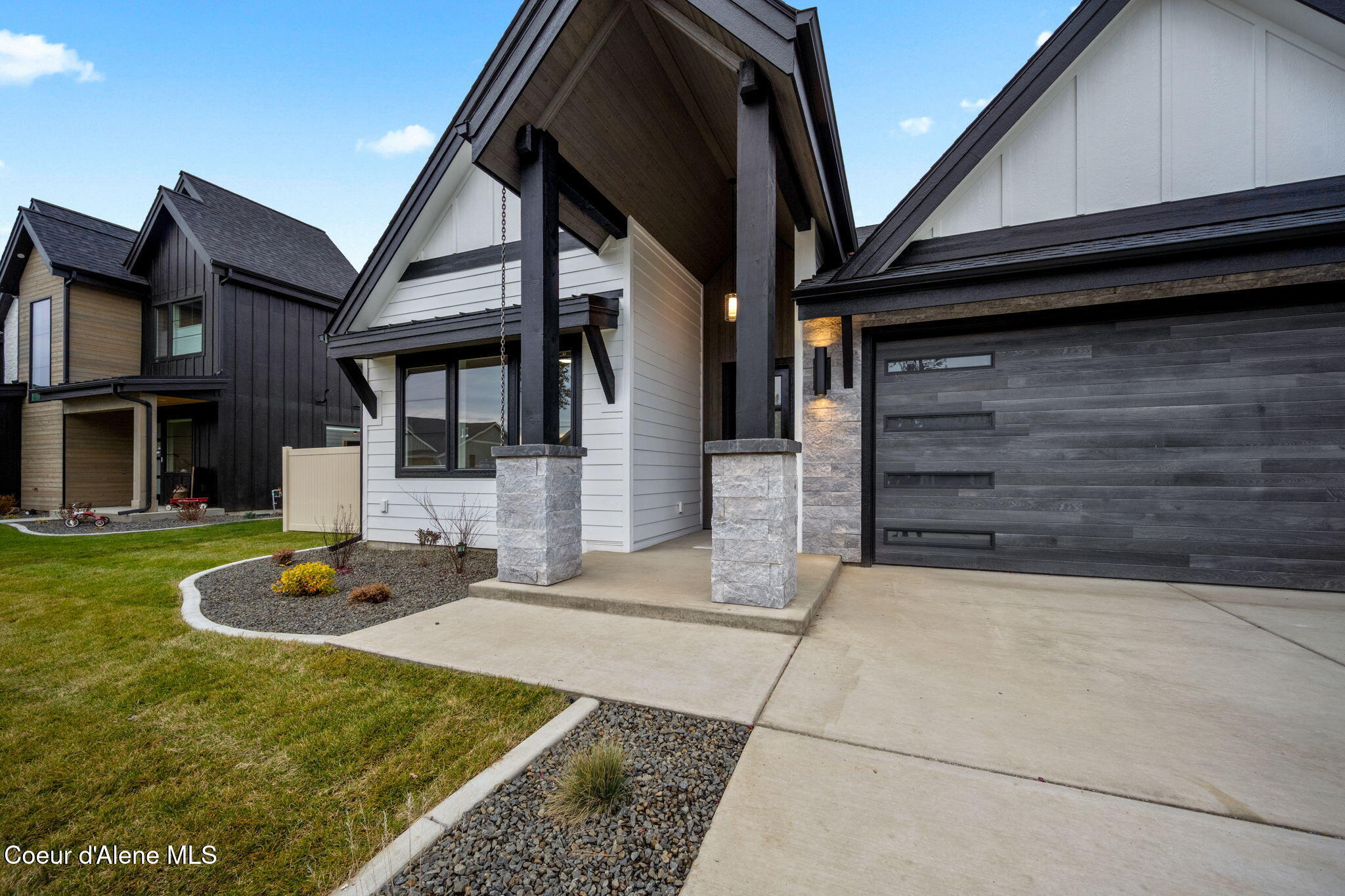 1215 E SLEEPING DEER AVE