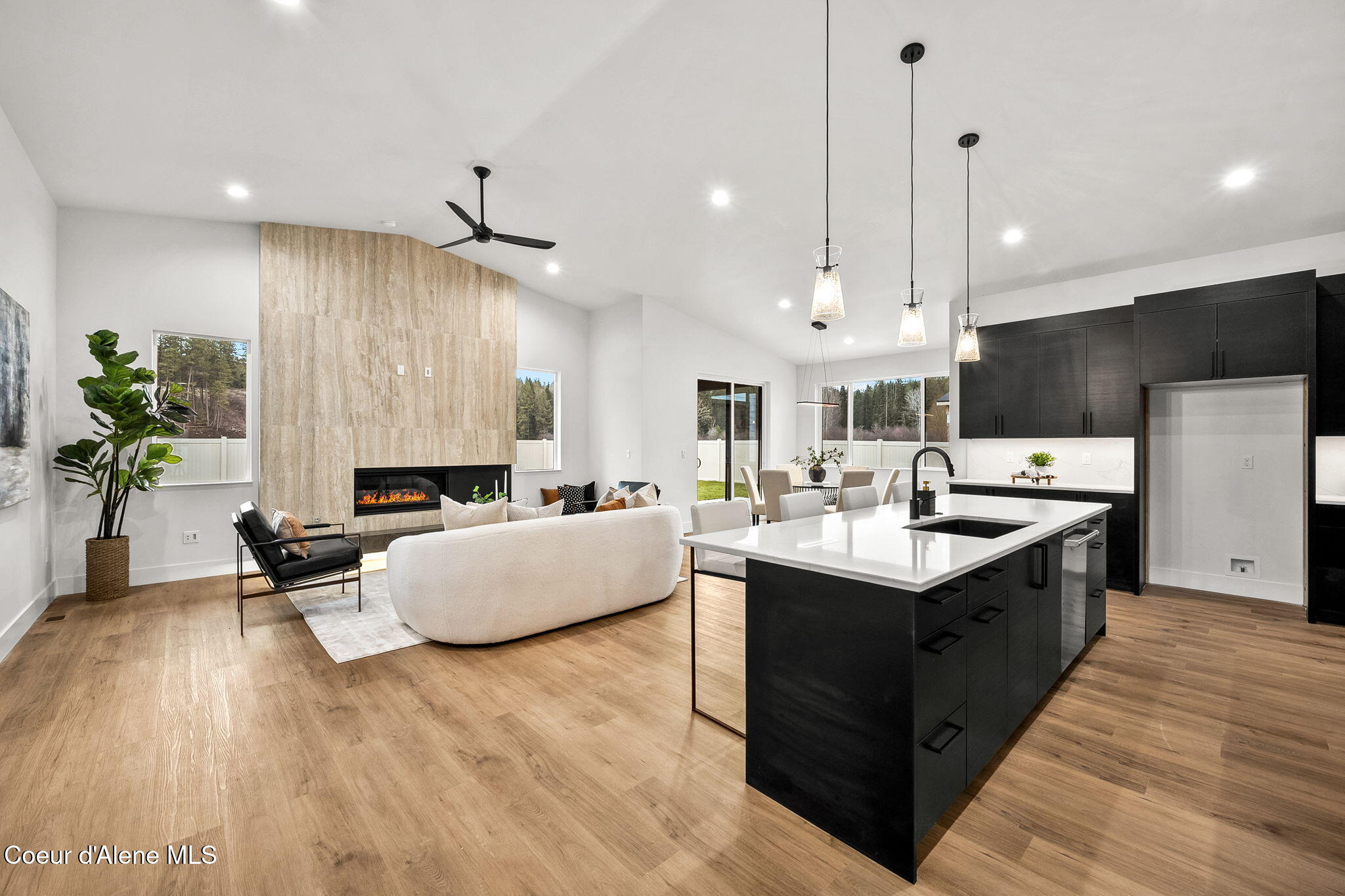 1215 E SLEEPING DEER AVE