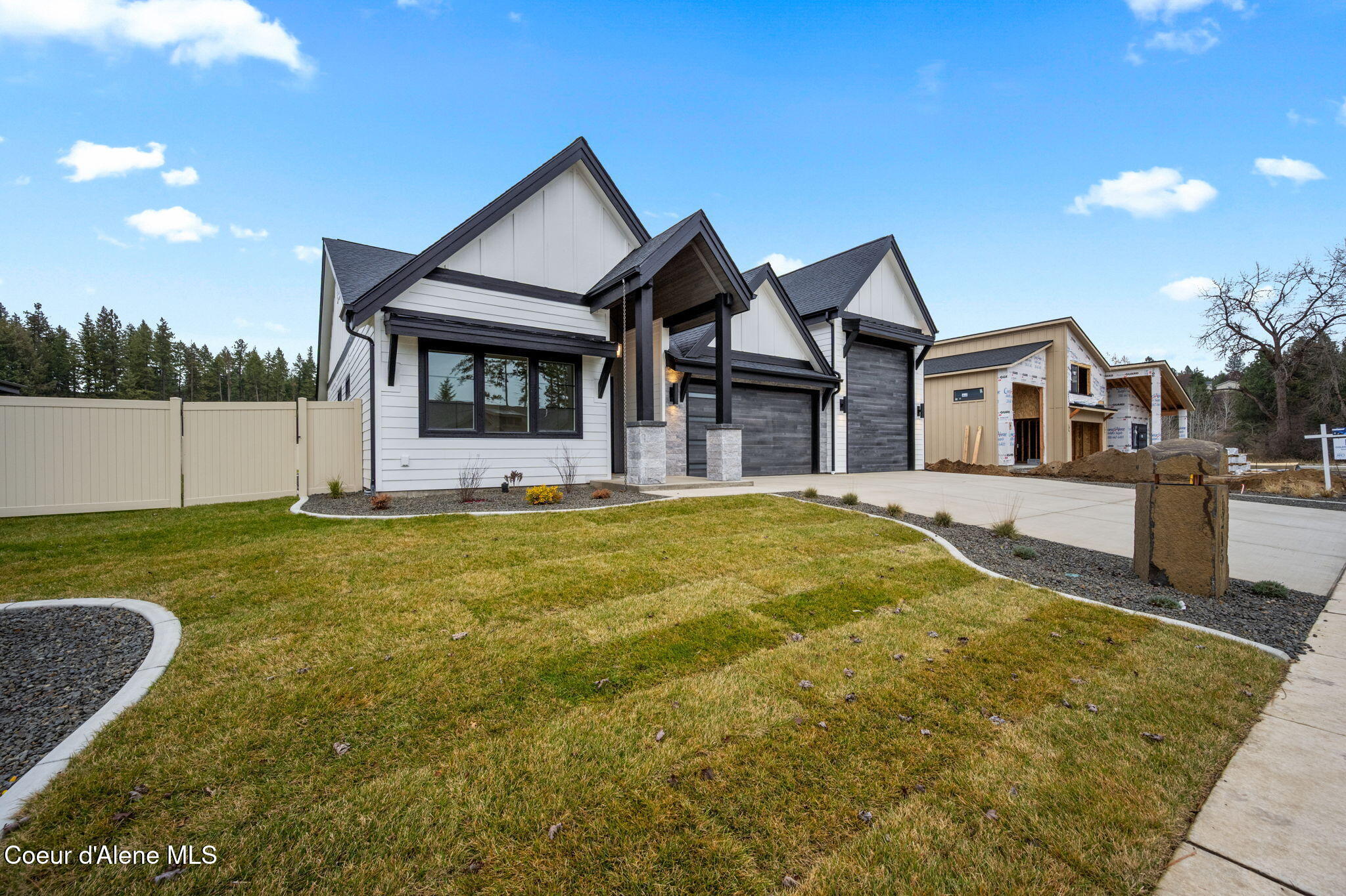 1215 E SLEEPING DEER AVE