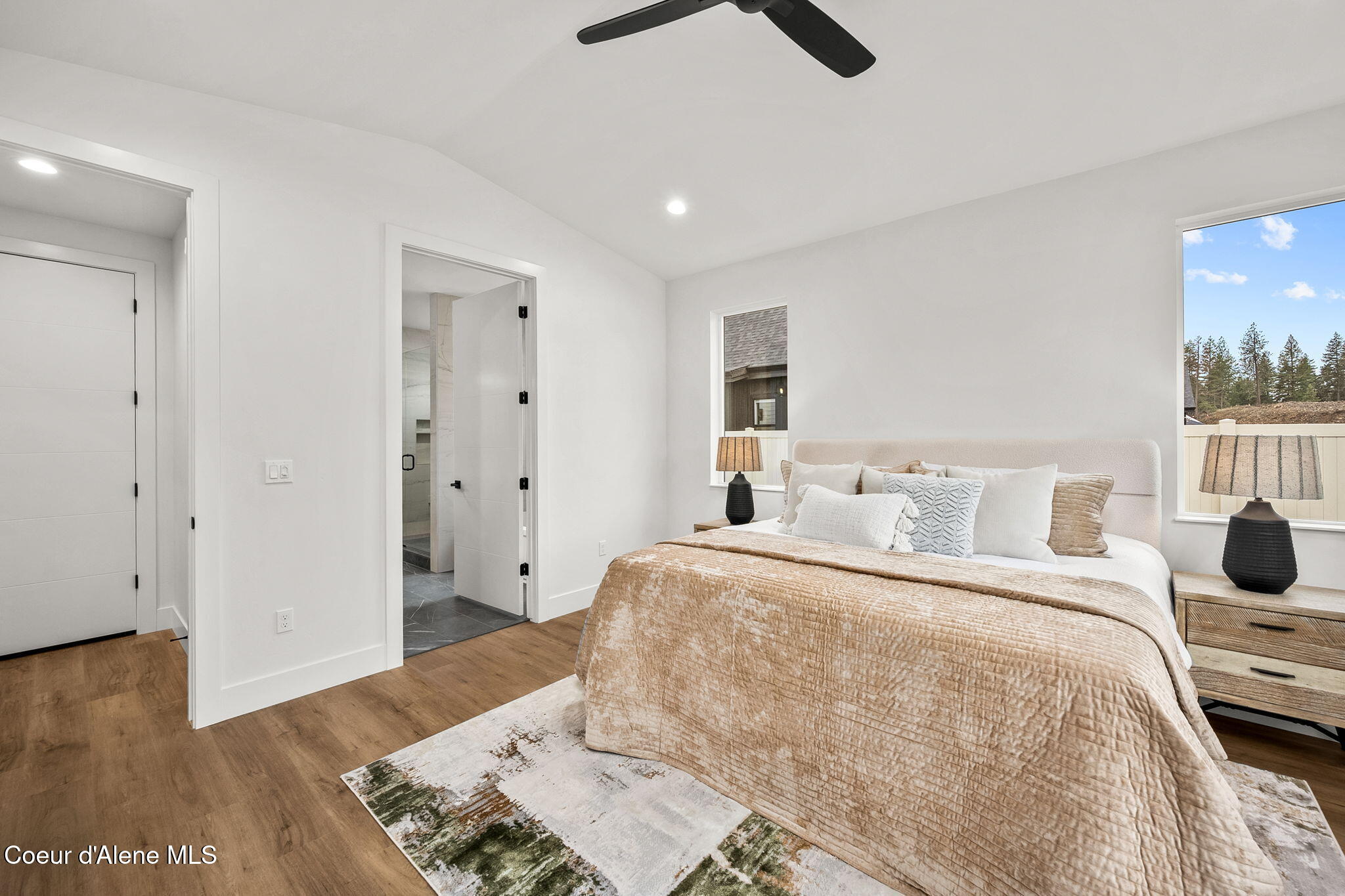 1215 E SLEEPING DEER AVE