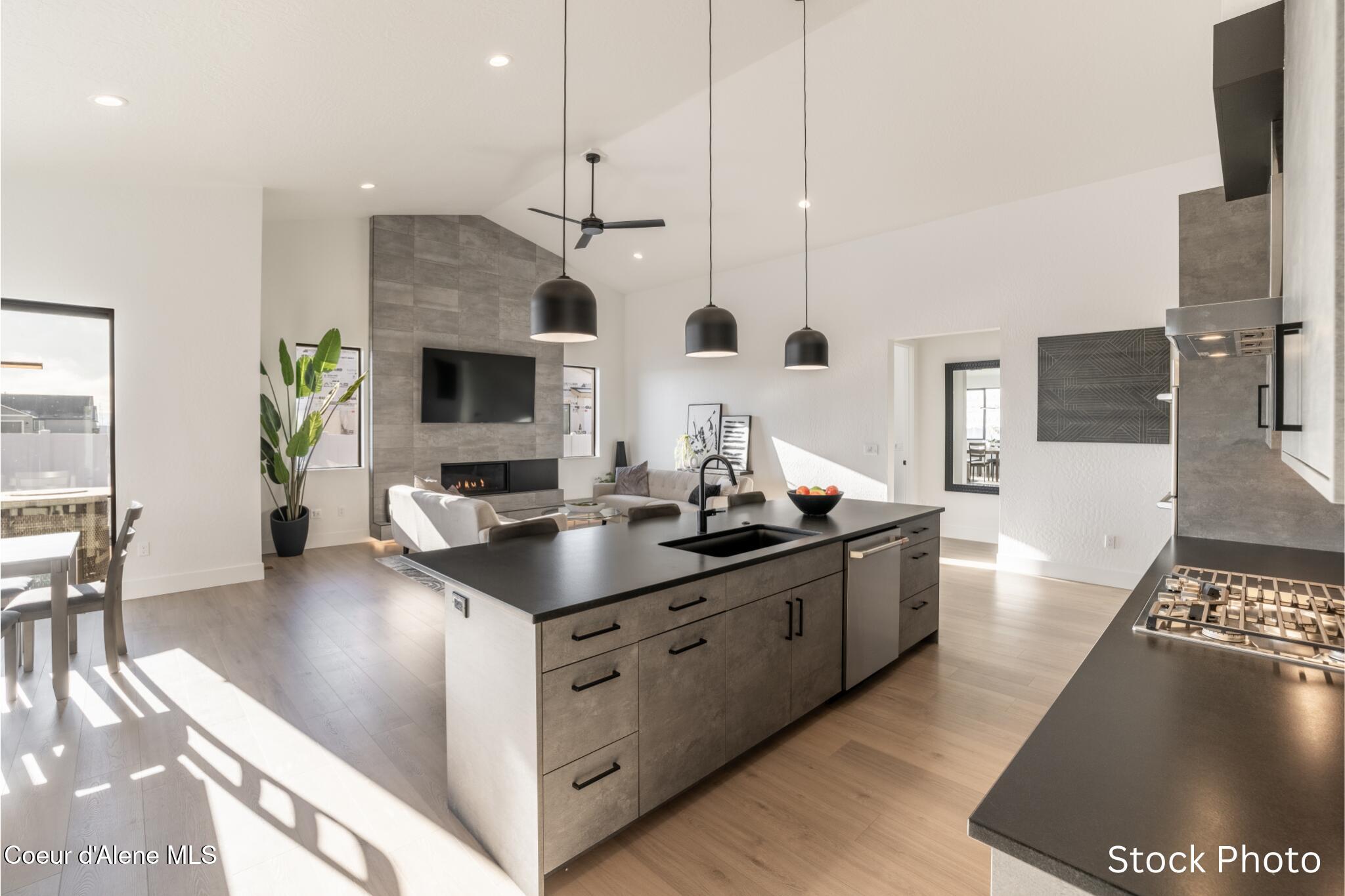 964 E STEEPLE CHASE RD