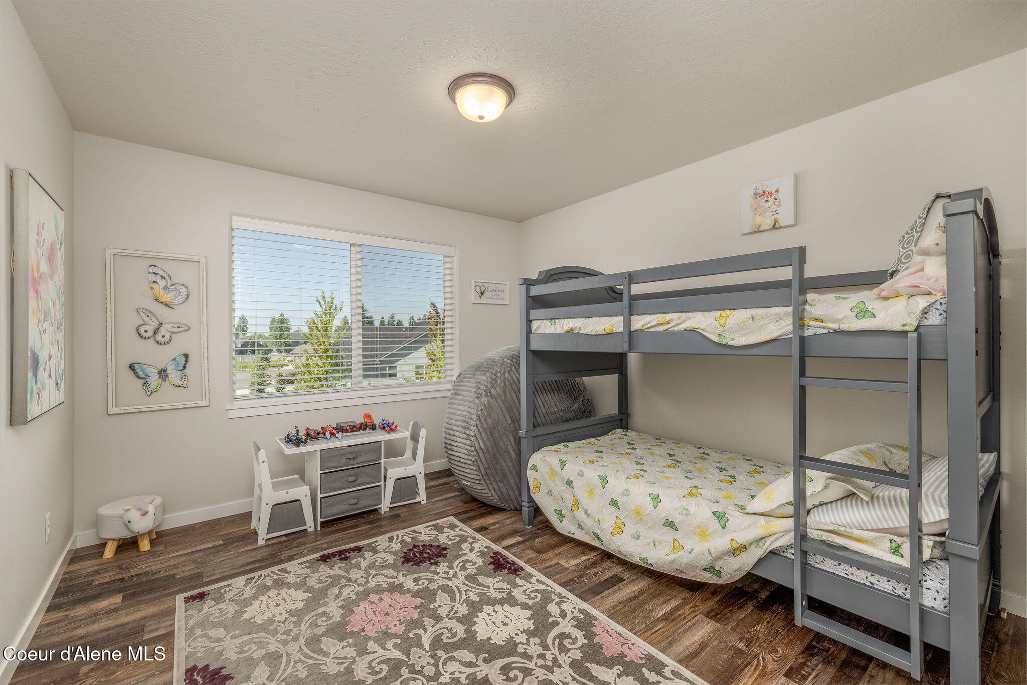 7028 N MADELLAINE DR