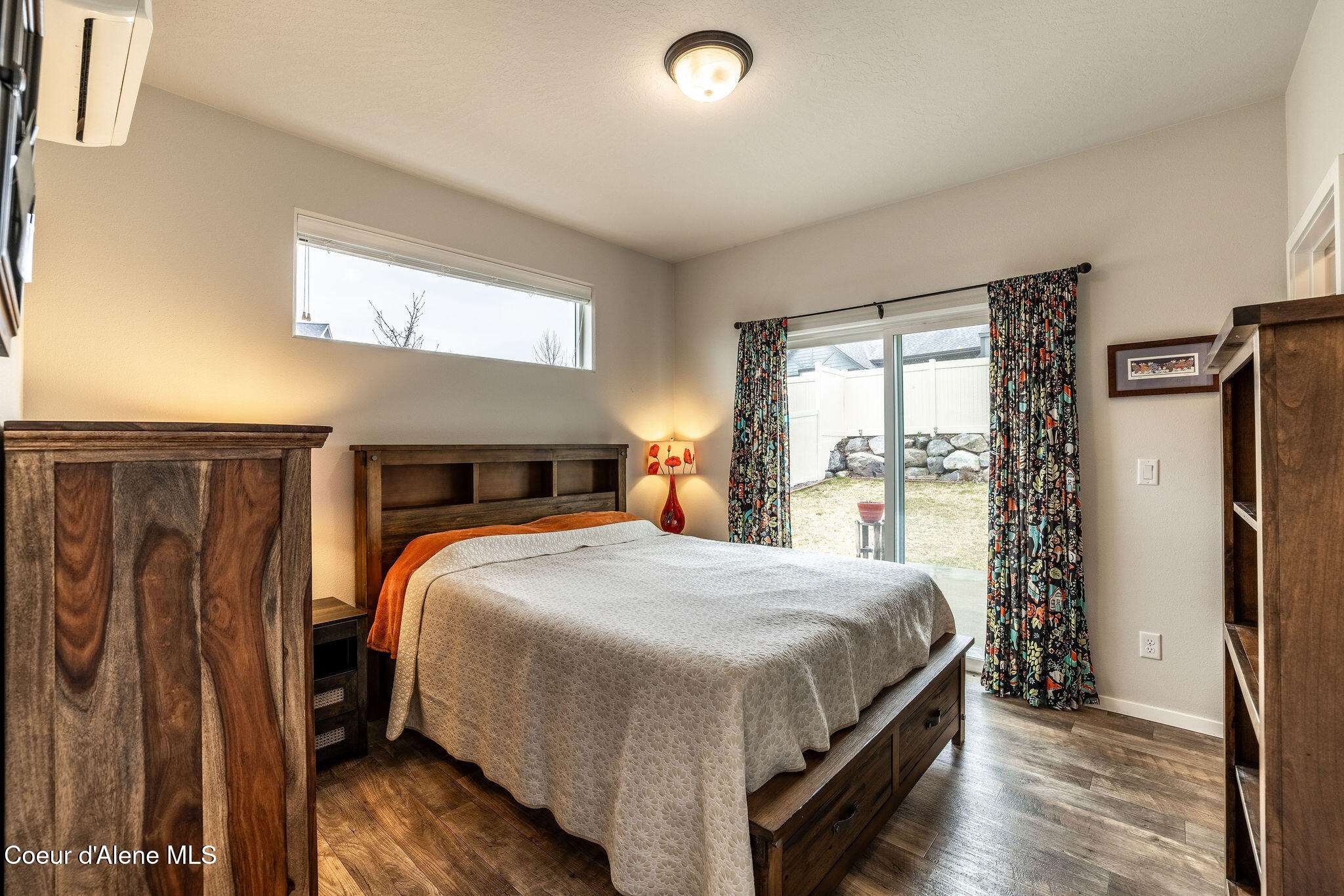 7028 N MADELLAINE DR