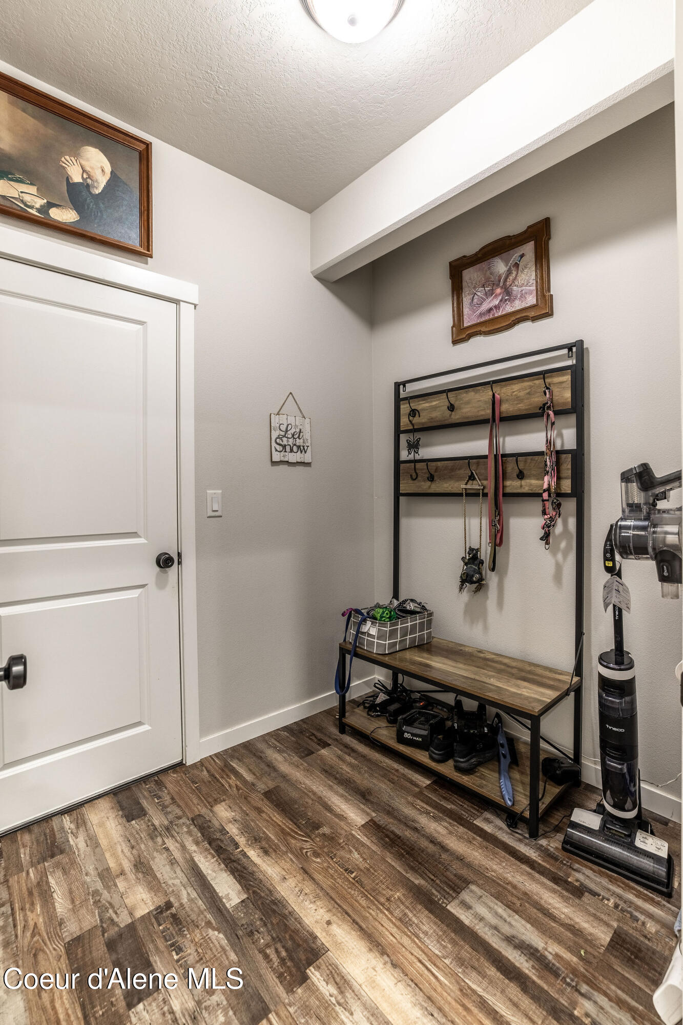 7028 N MADELLAINE DR