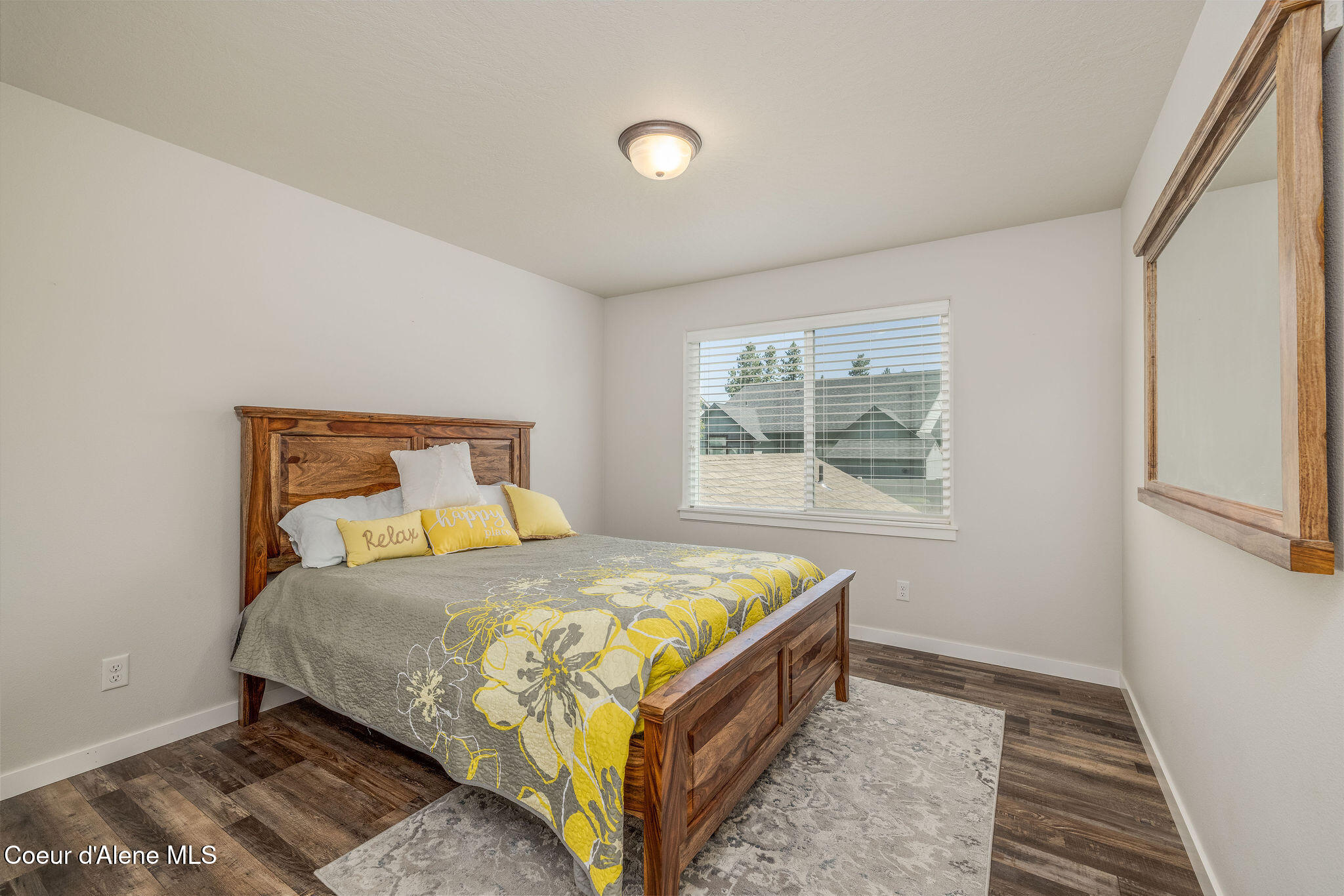 7028 N MADELLAINE DR