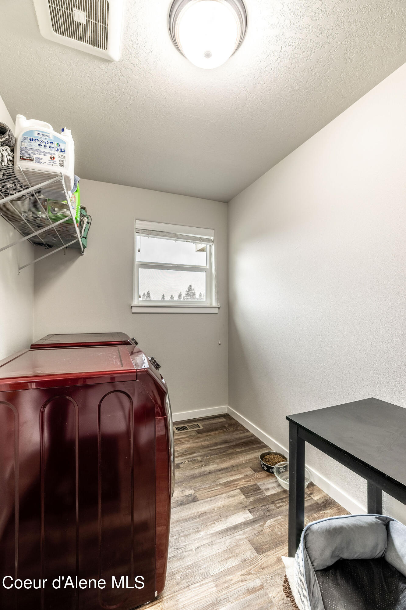 7028 N MADELLAINE DR