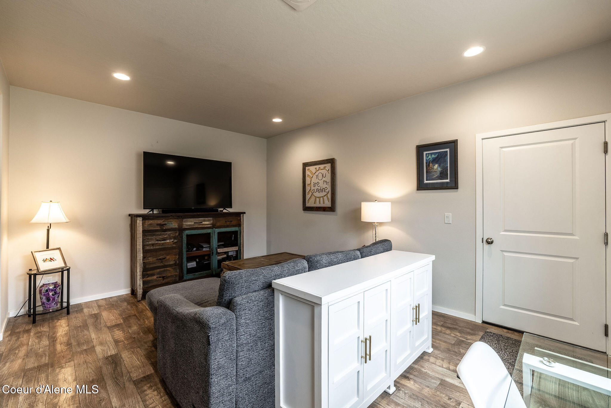 7028 N MADELLAINE DR