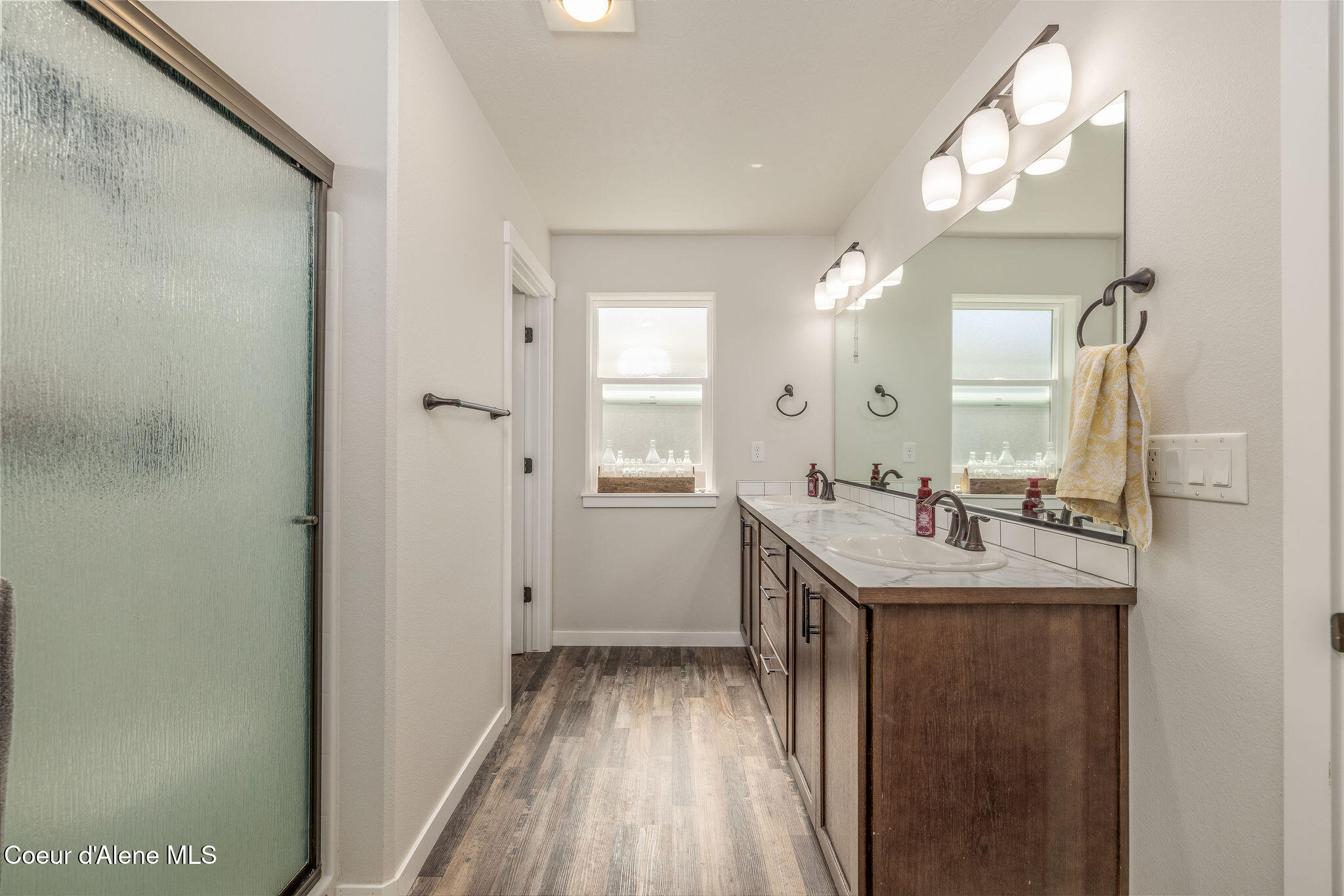 7028 N MADELLAINE DR