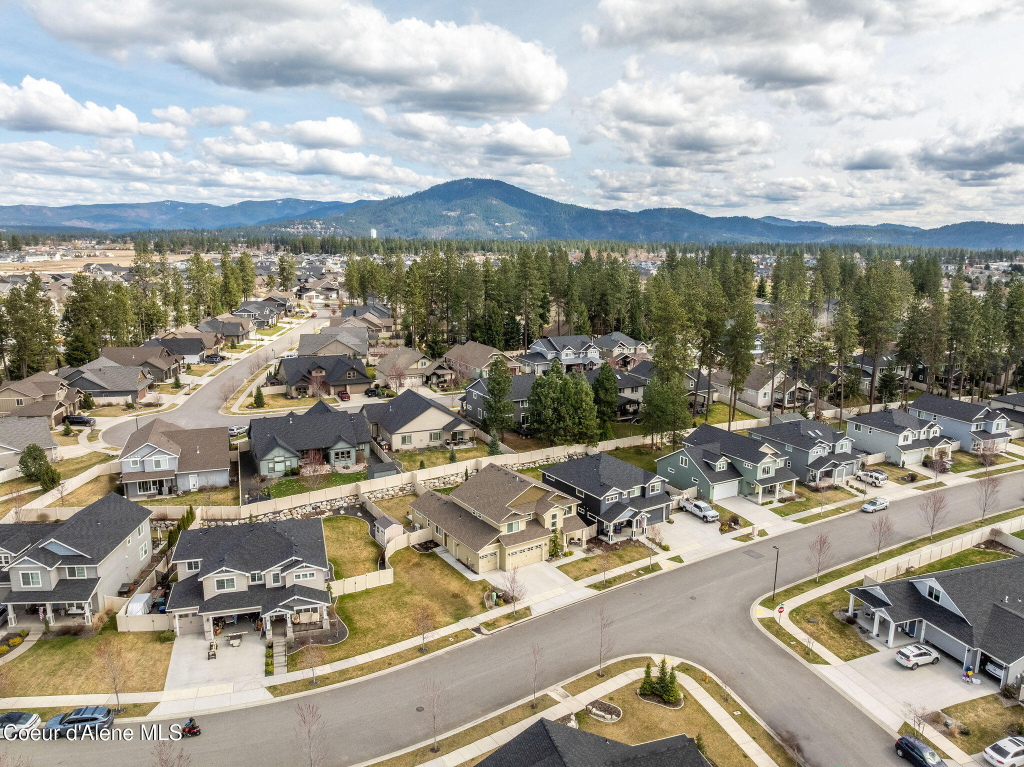 7028 N MADELLAINE DR