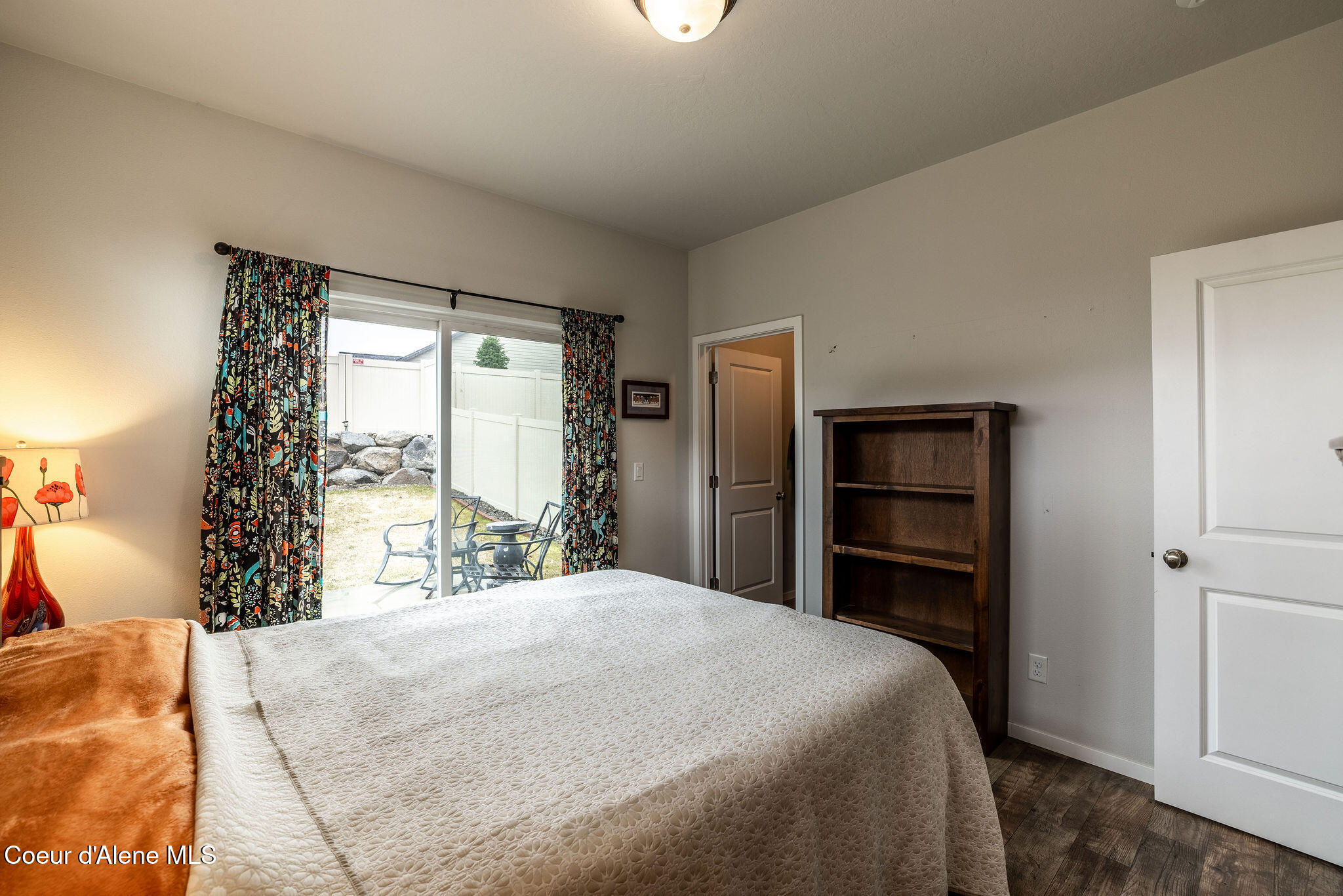 7028 N MADELLAINE DR