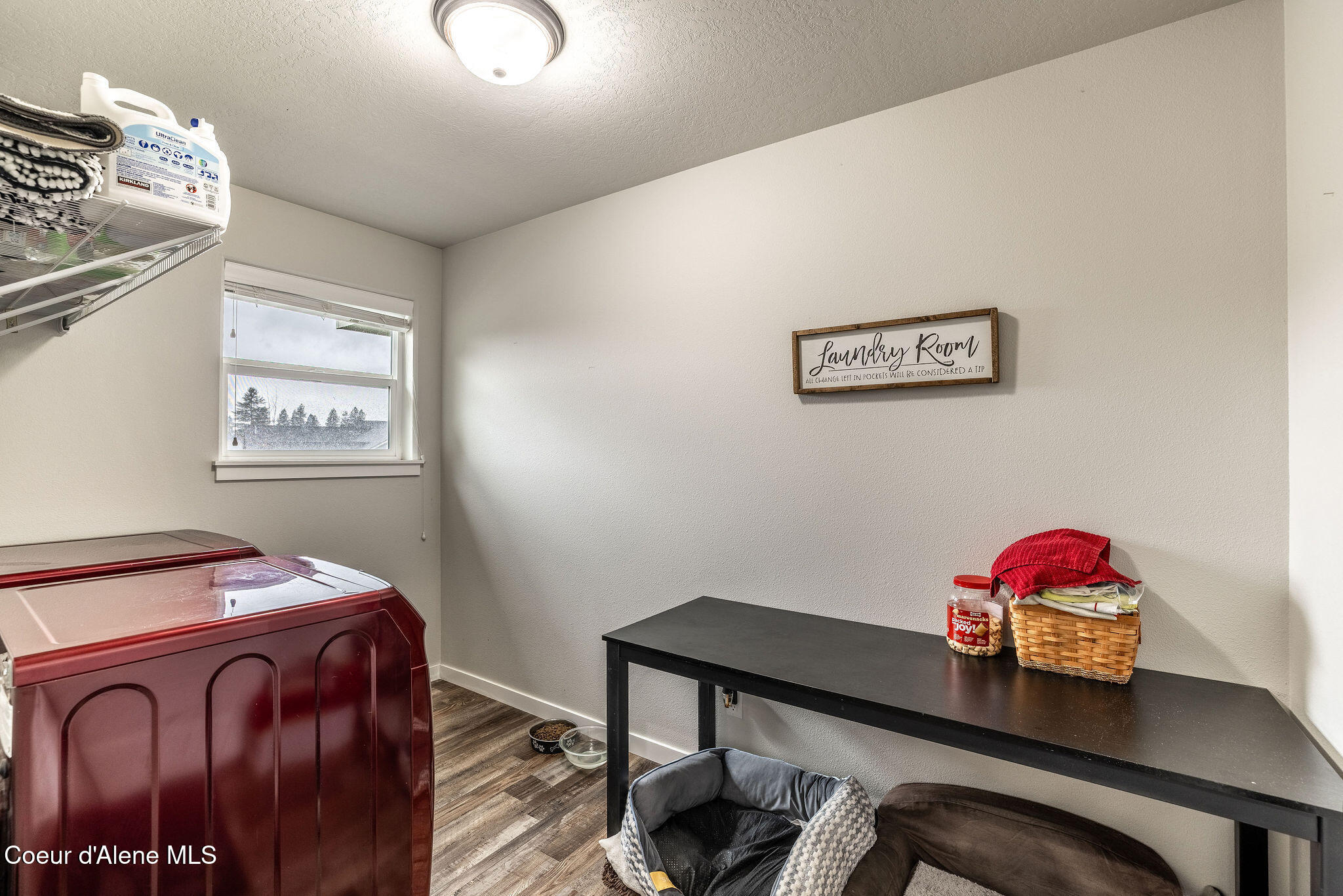 7028 N MADELLAINE DR