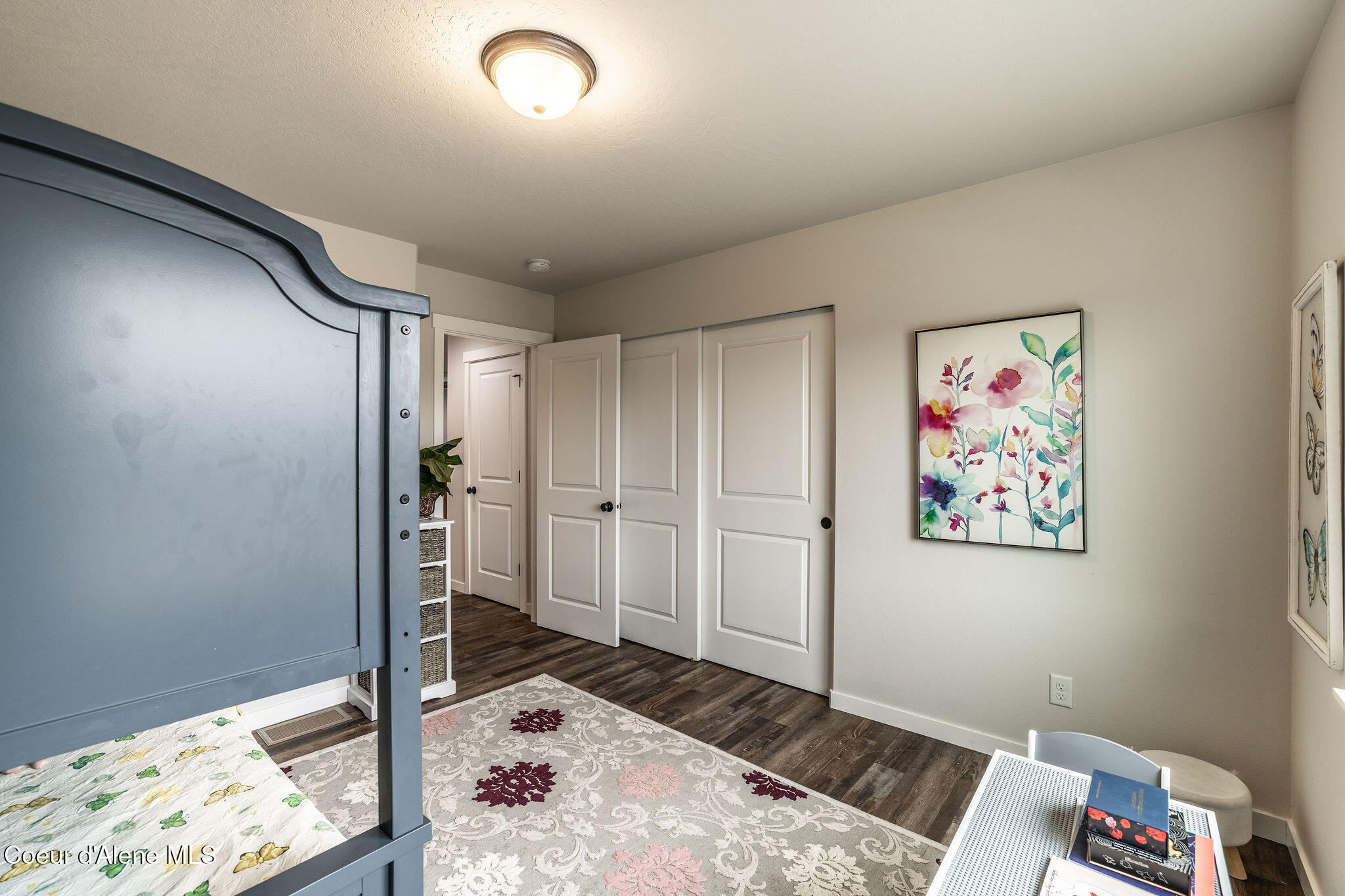 7028 N MADELLAINE DR