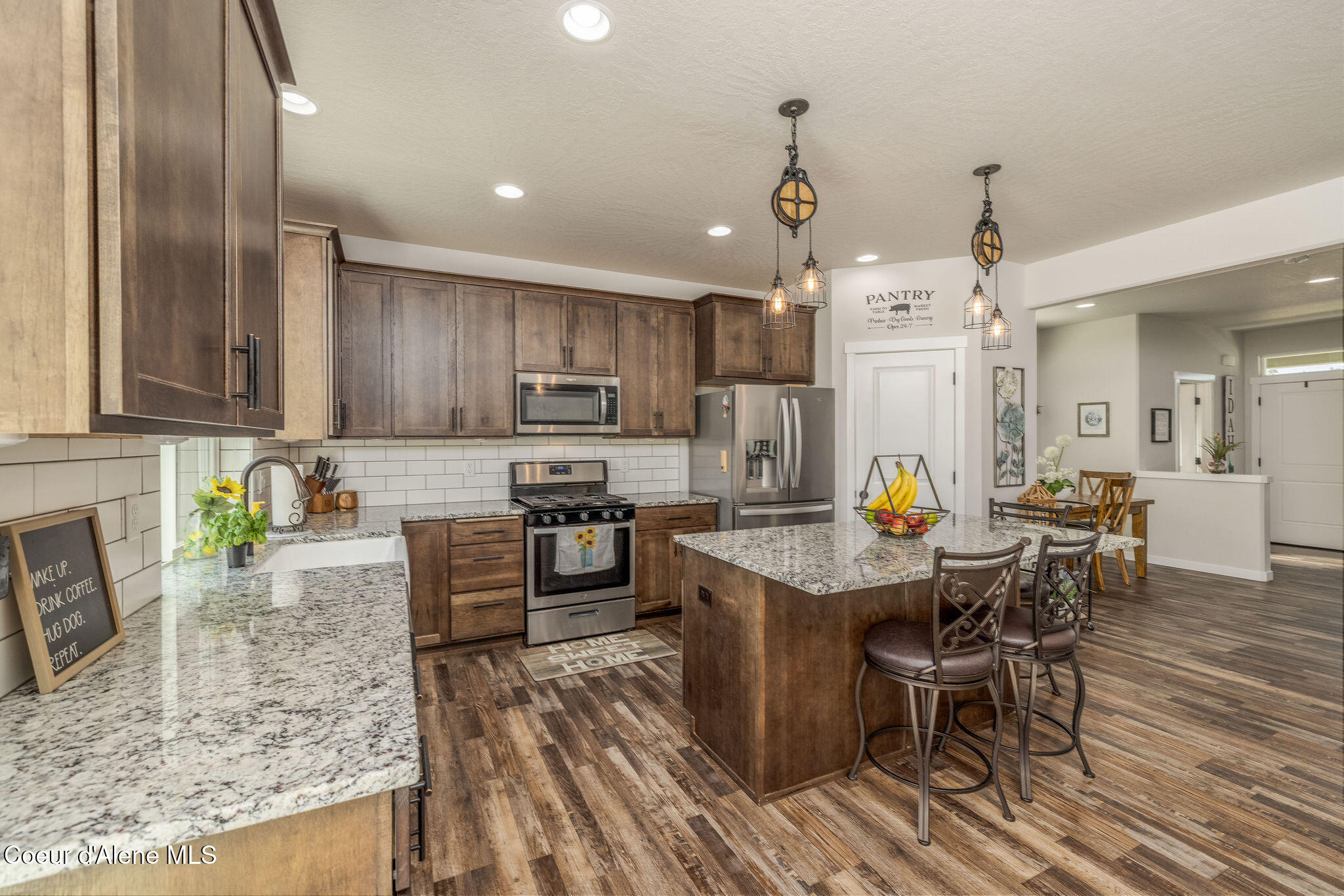 7028 N MADELLAINE DR