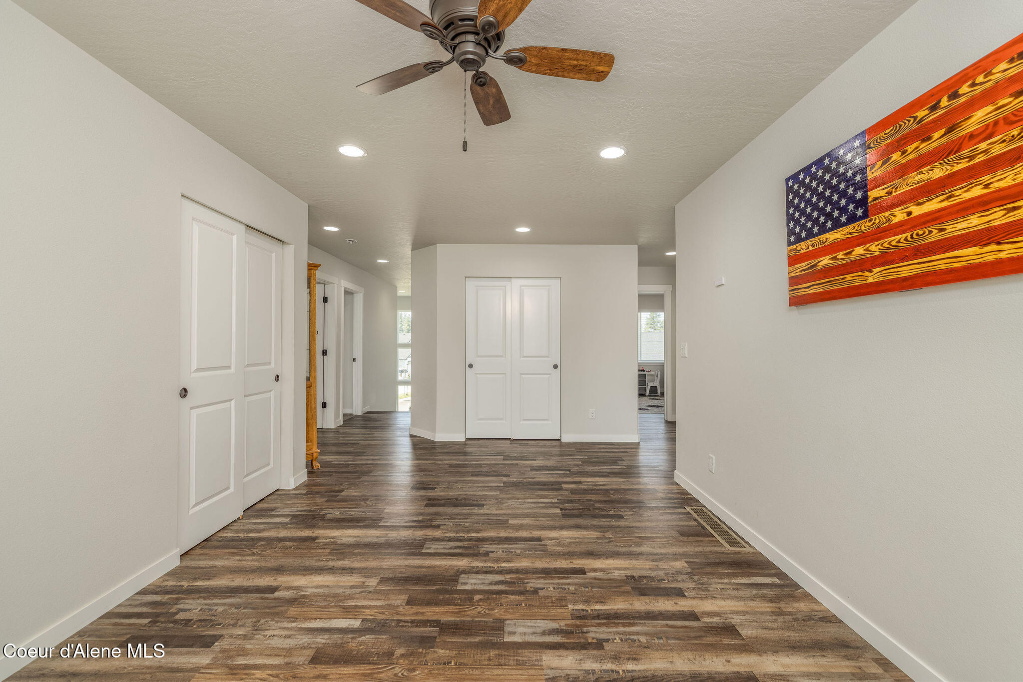 7028 N MADELLAINE DR