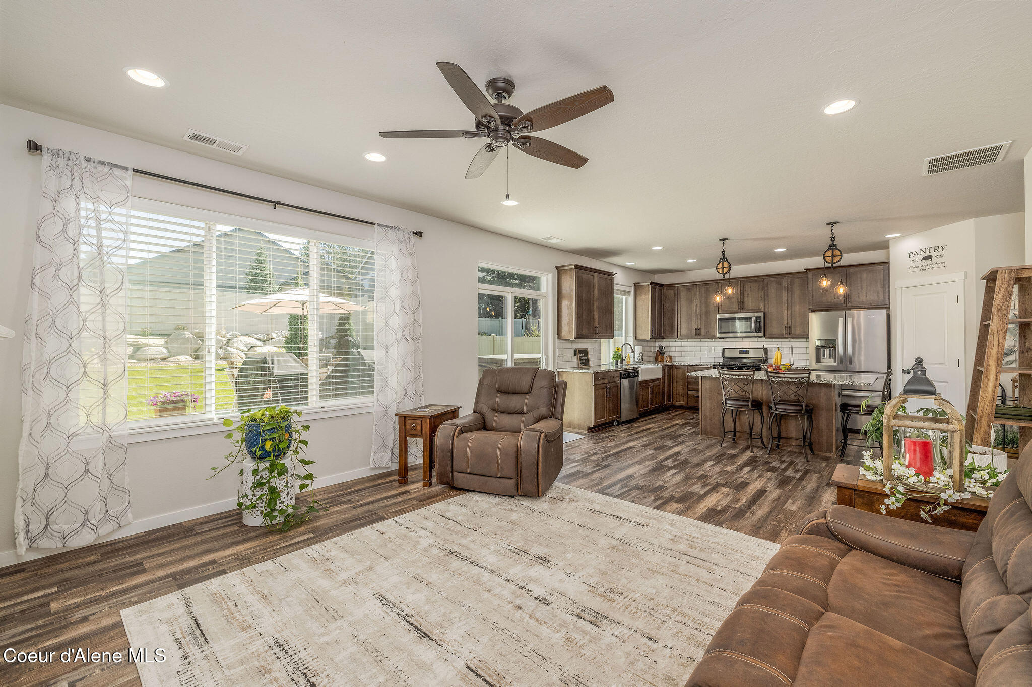 7028 N MADELLAINE DR