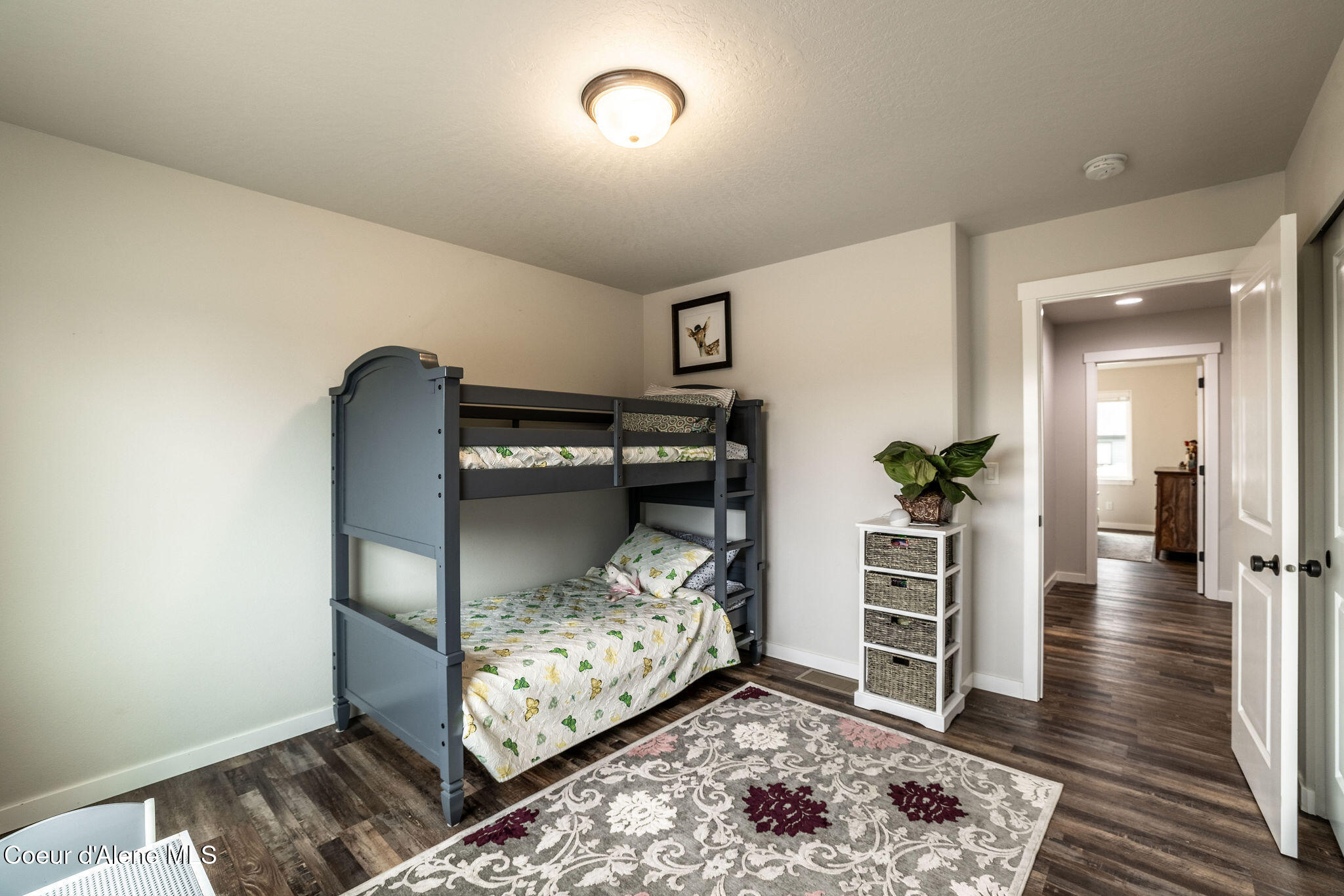 7028 N MADELLAINE DR