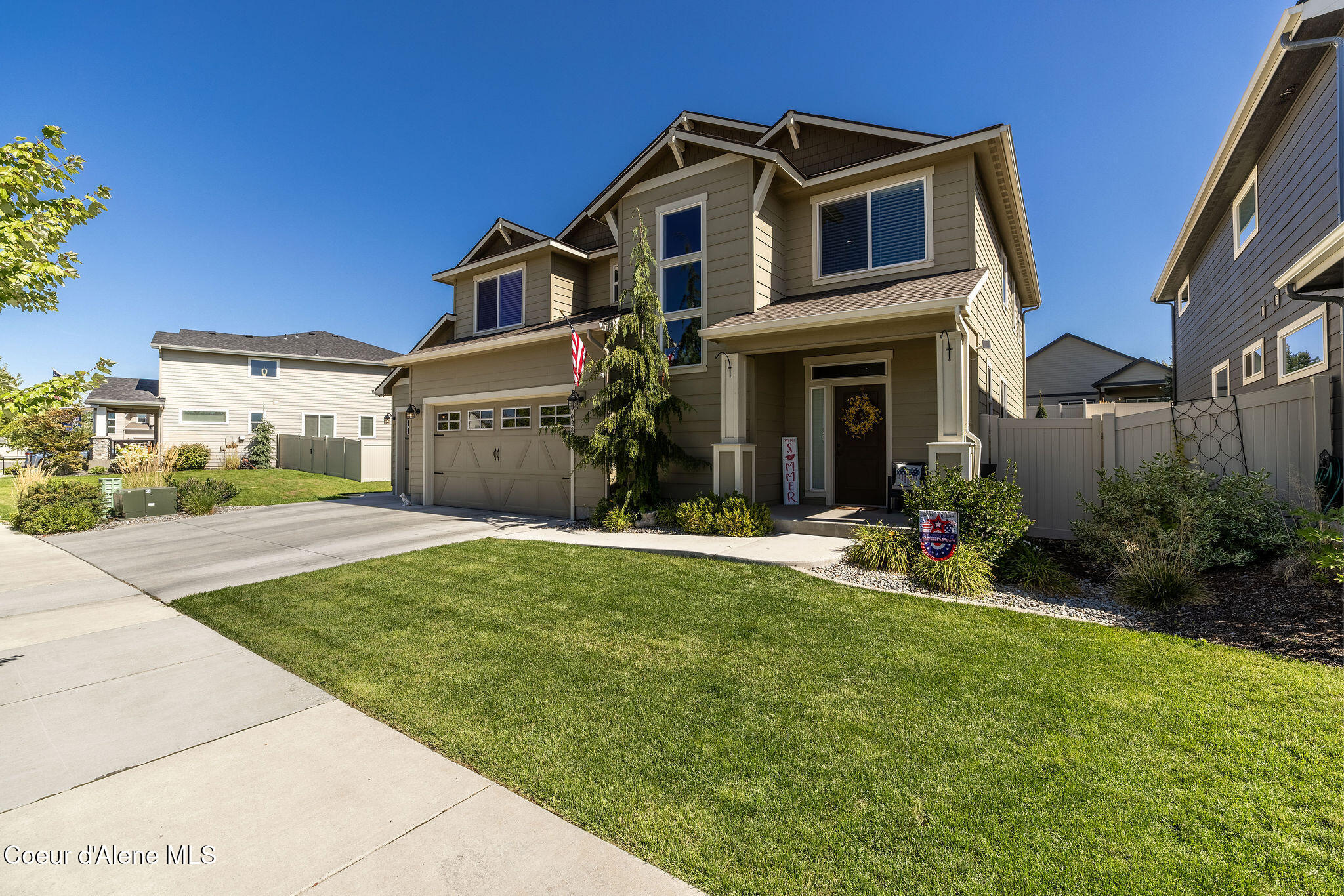 7028 N MADELLAINE DR