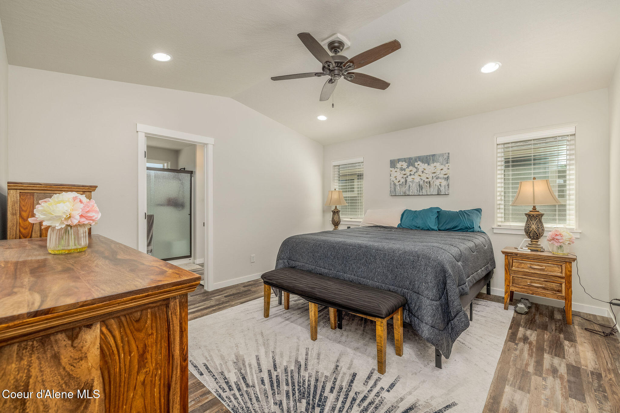 7028 N MADELLAINE DR