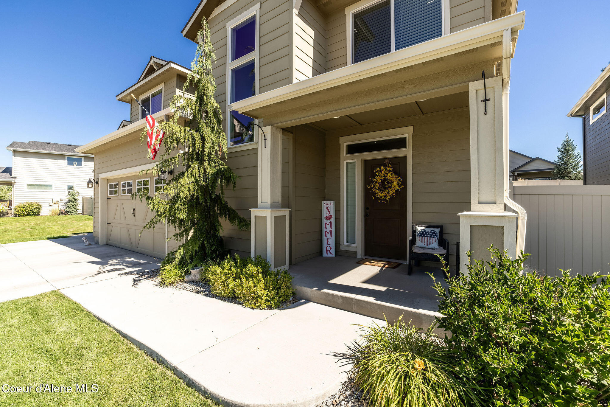 7028 N MADELLAINE DR