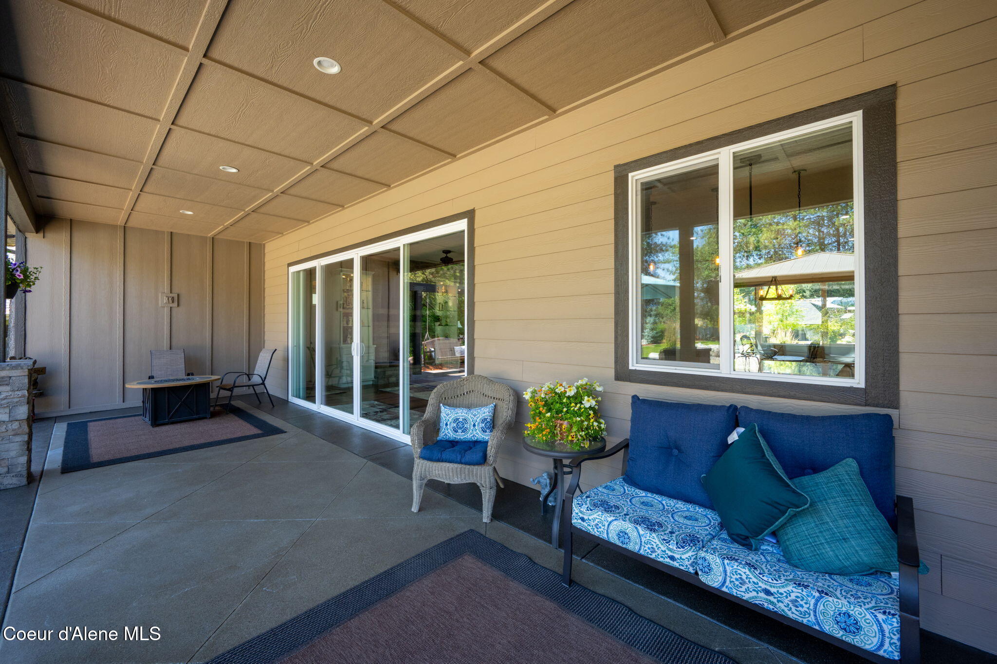 12718 N PEBBLE CREEK DR