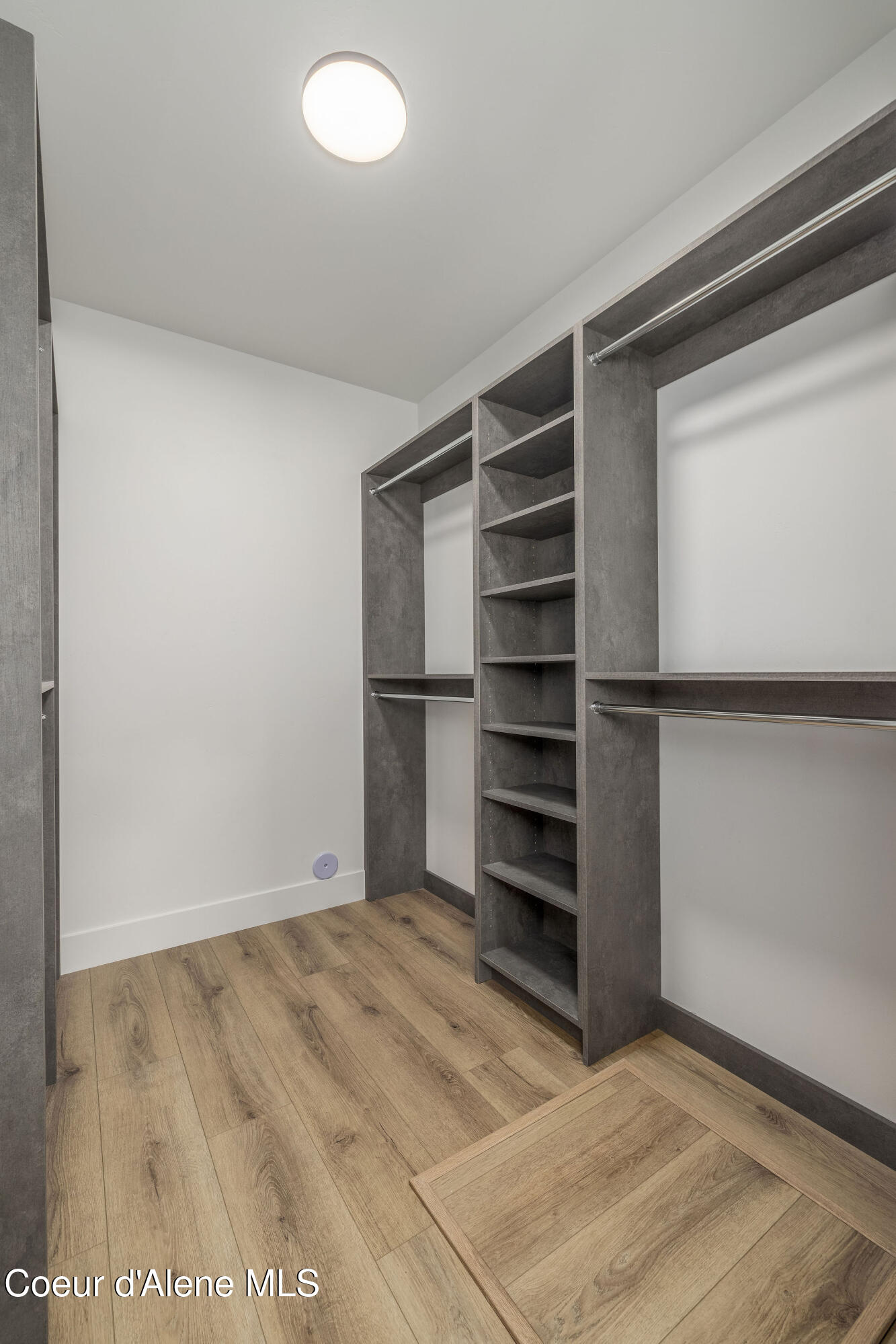 1189 E SLEEPING DEER AVE