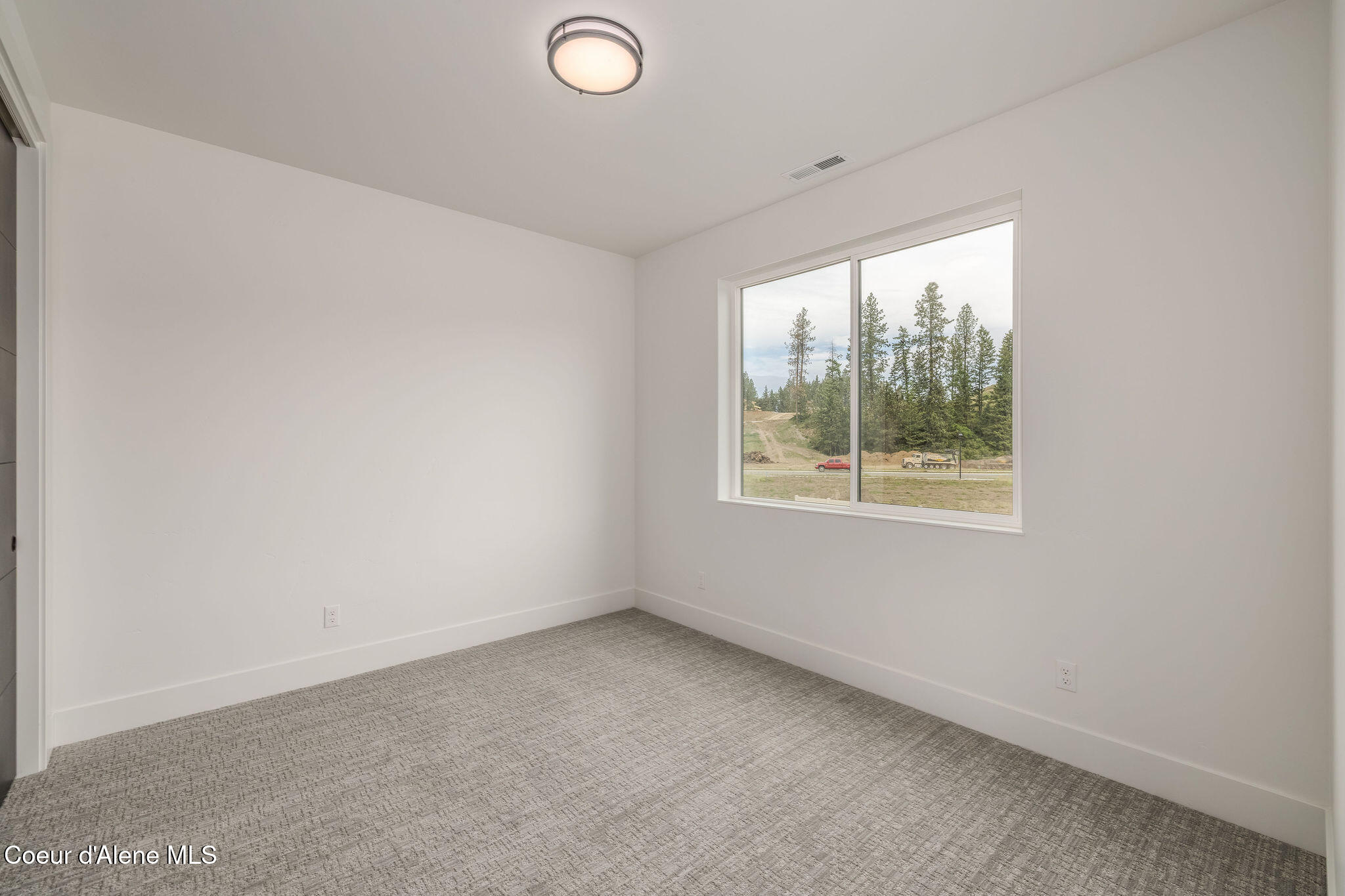 1189 E SLEEPING DEER AVE