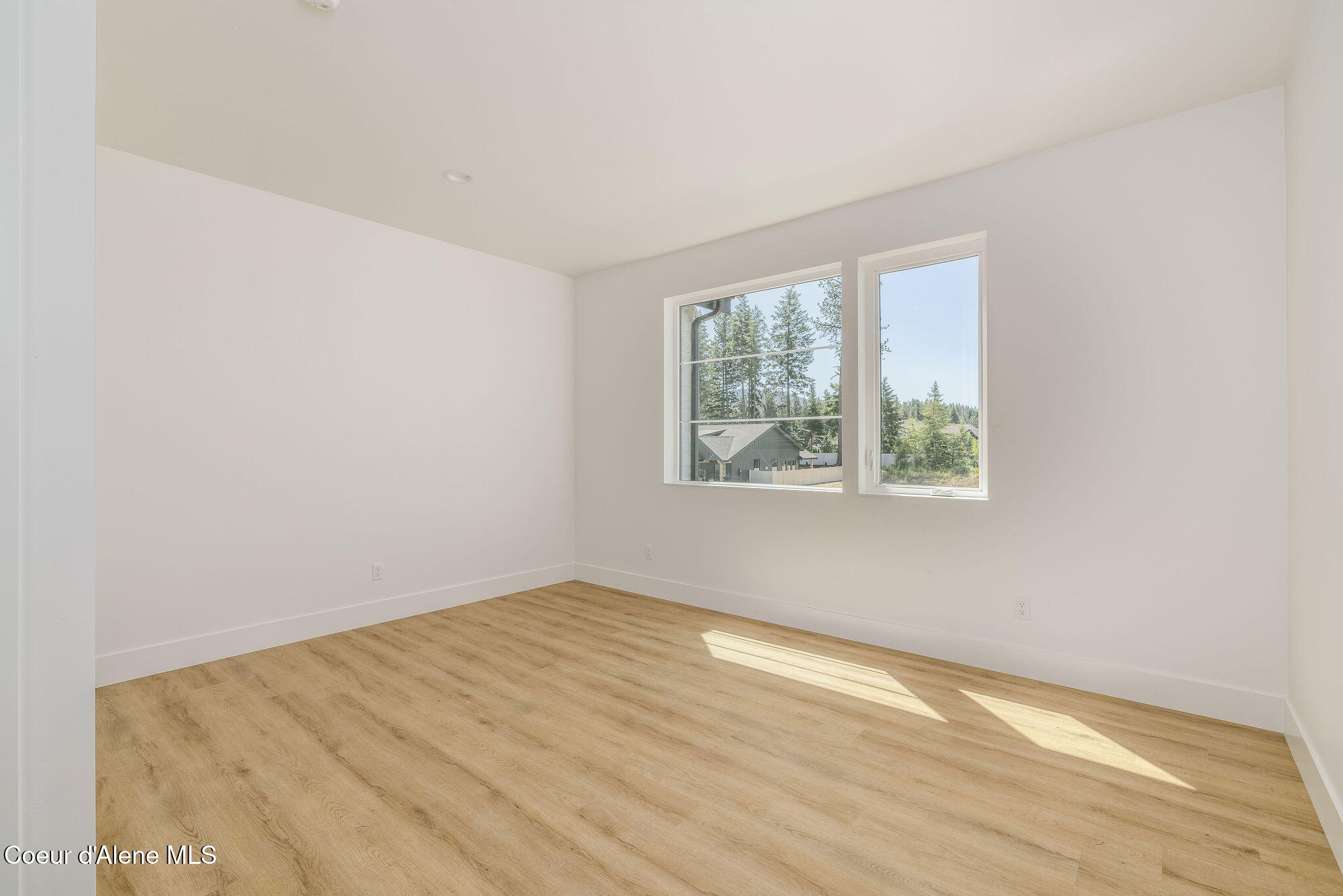 1189 E SLEEPING DEER AVE