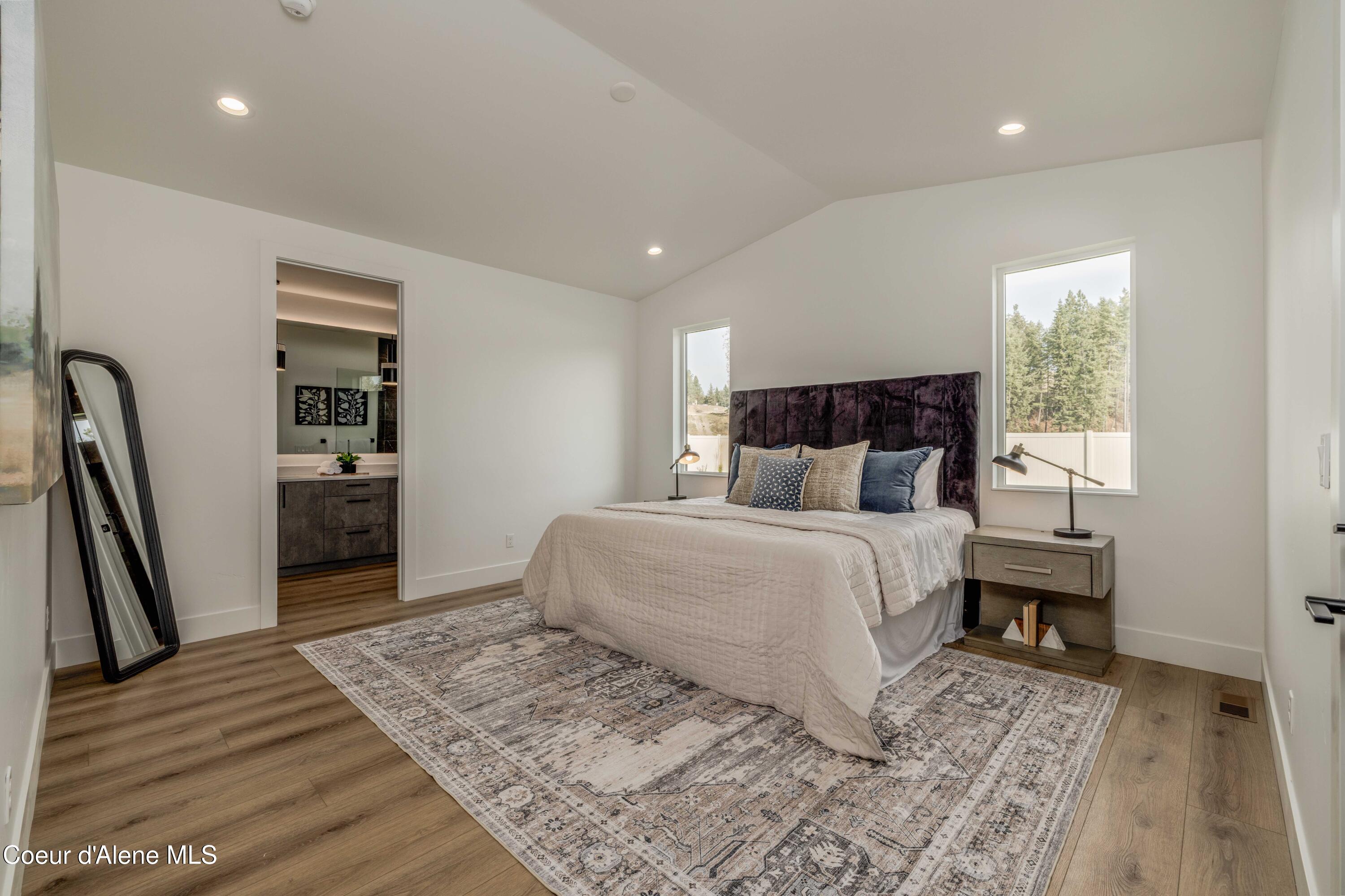 1189 E SLEEPING DEER AVE