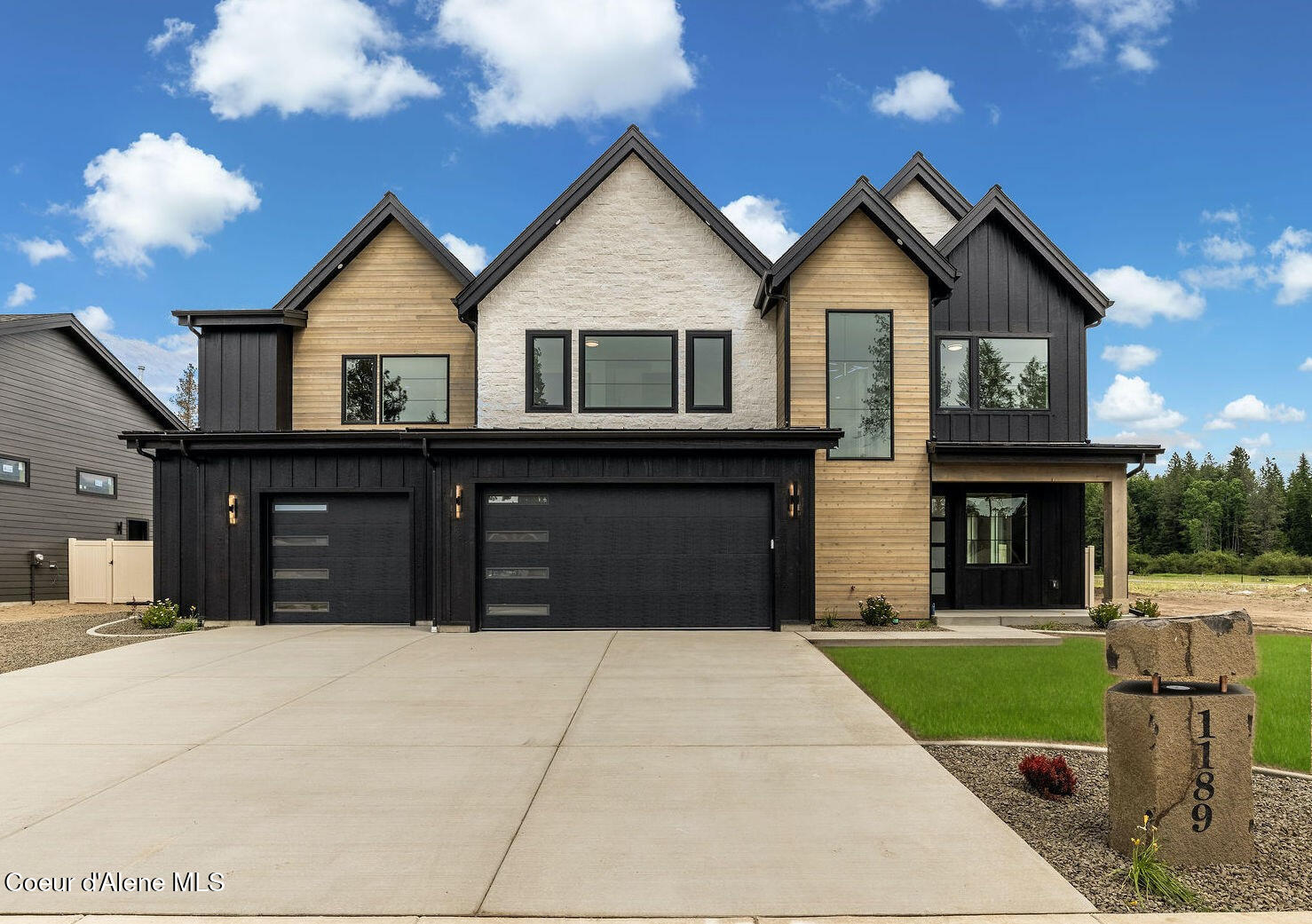 1189 E SLEEPING DEER AVE